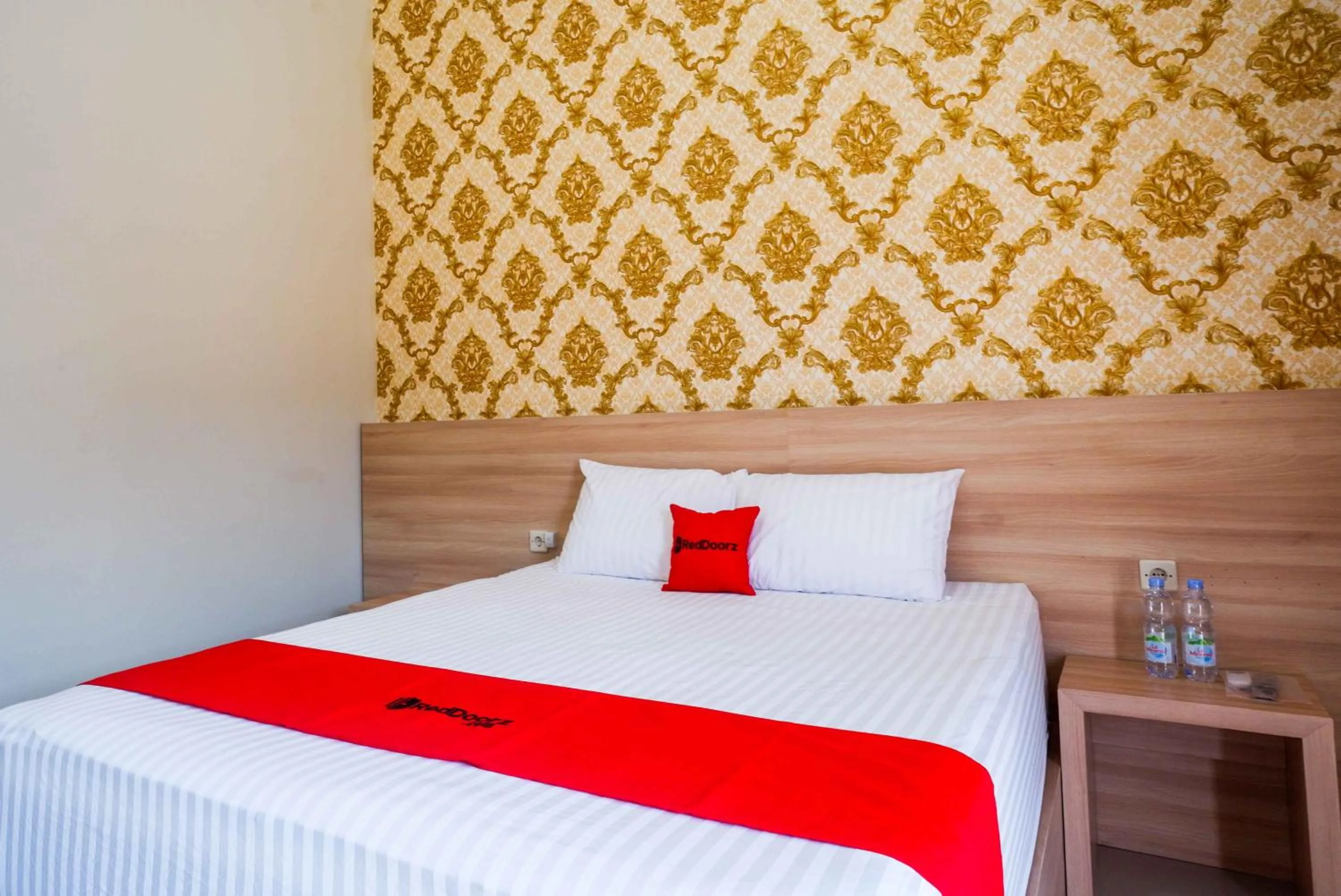 Bedroom, Bed in RedDoorz Plus @ Jl Pemuda Pati