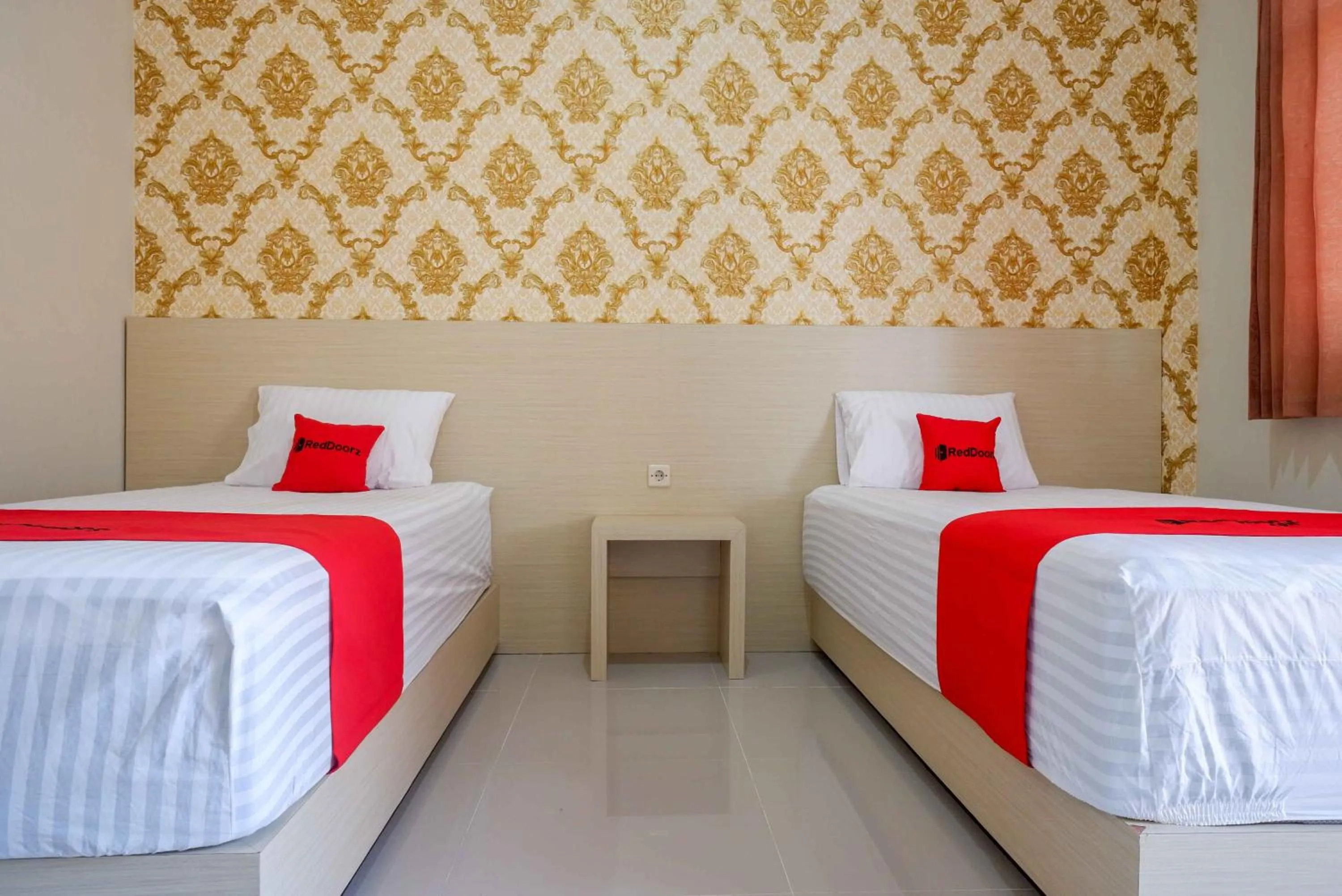 Bedroom, Bed in RedDoorz Plus @ Jl Pemuda Pati
