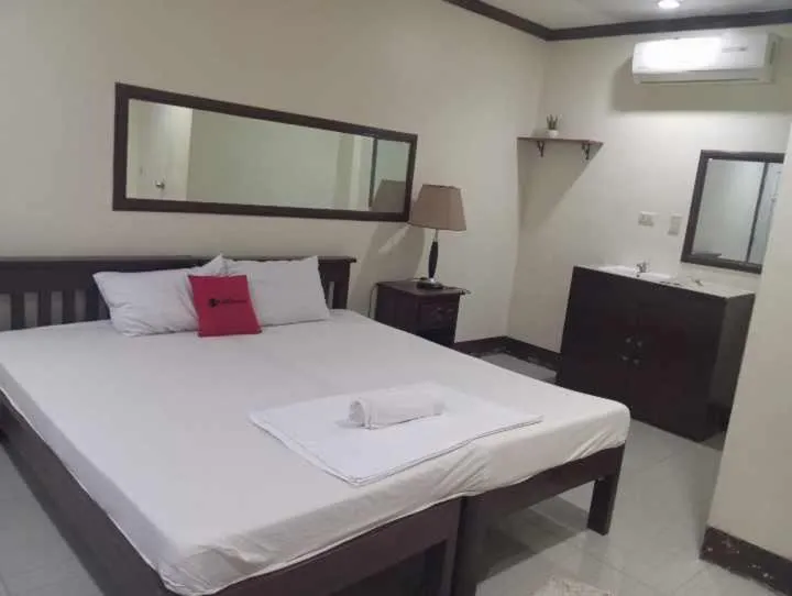Standard Double Room in RedDoorz @ Balay Hiraya Apartment
