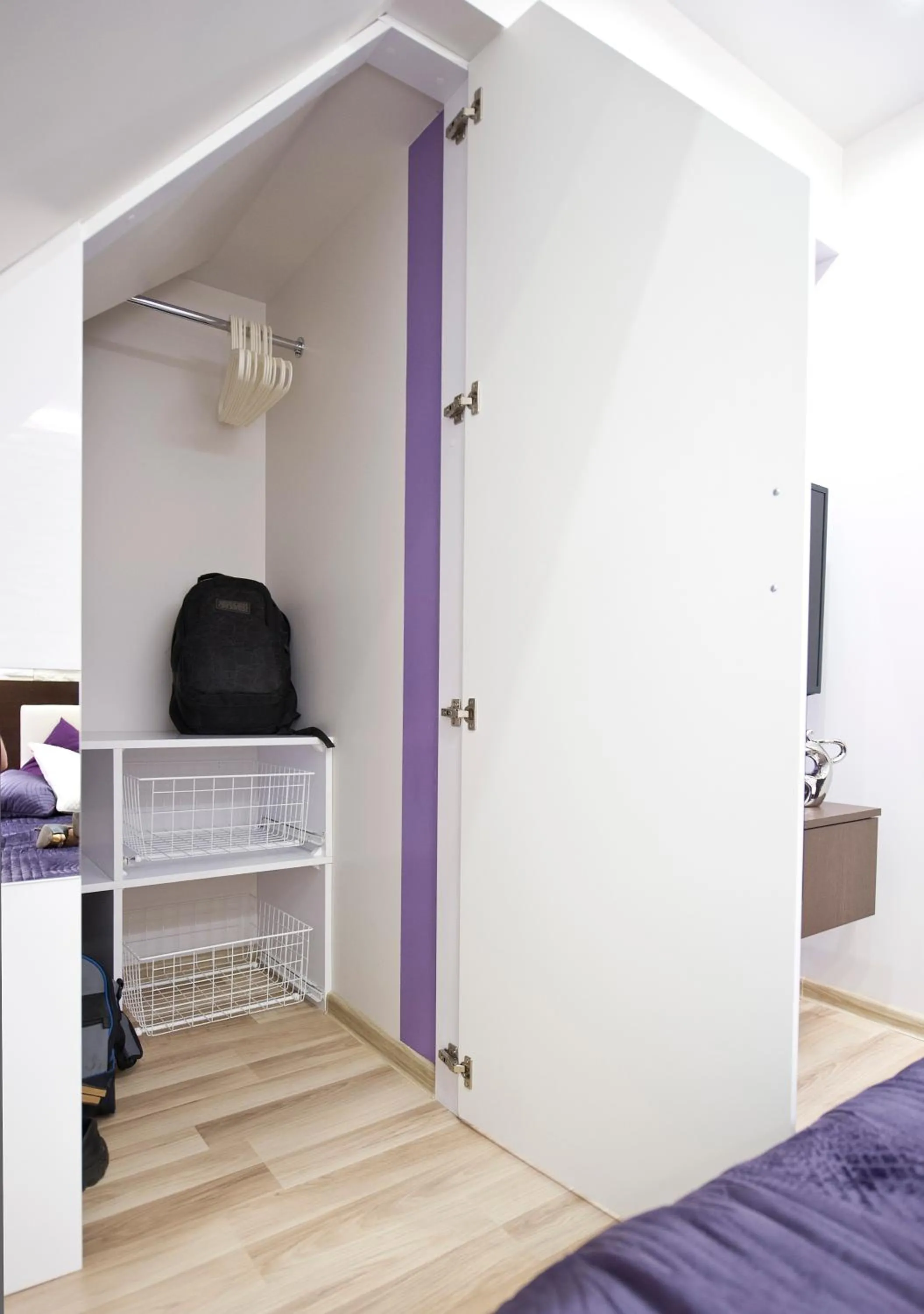 wardrobe, Bed in ApartHost Rezydencja Sienkiewicza