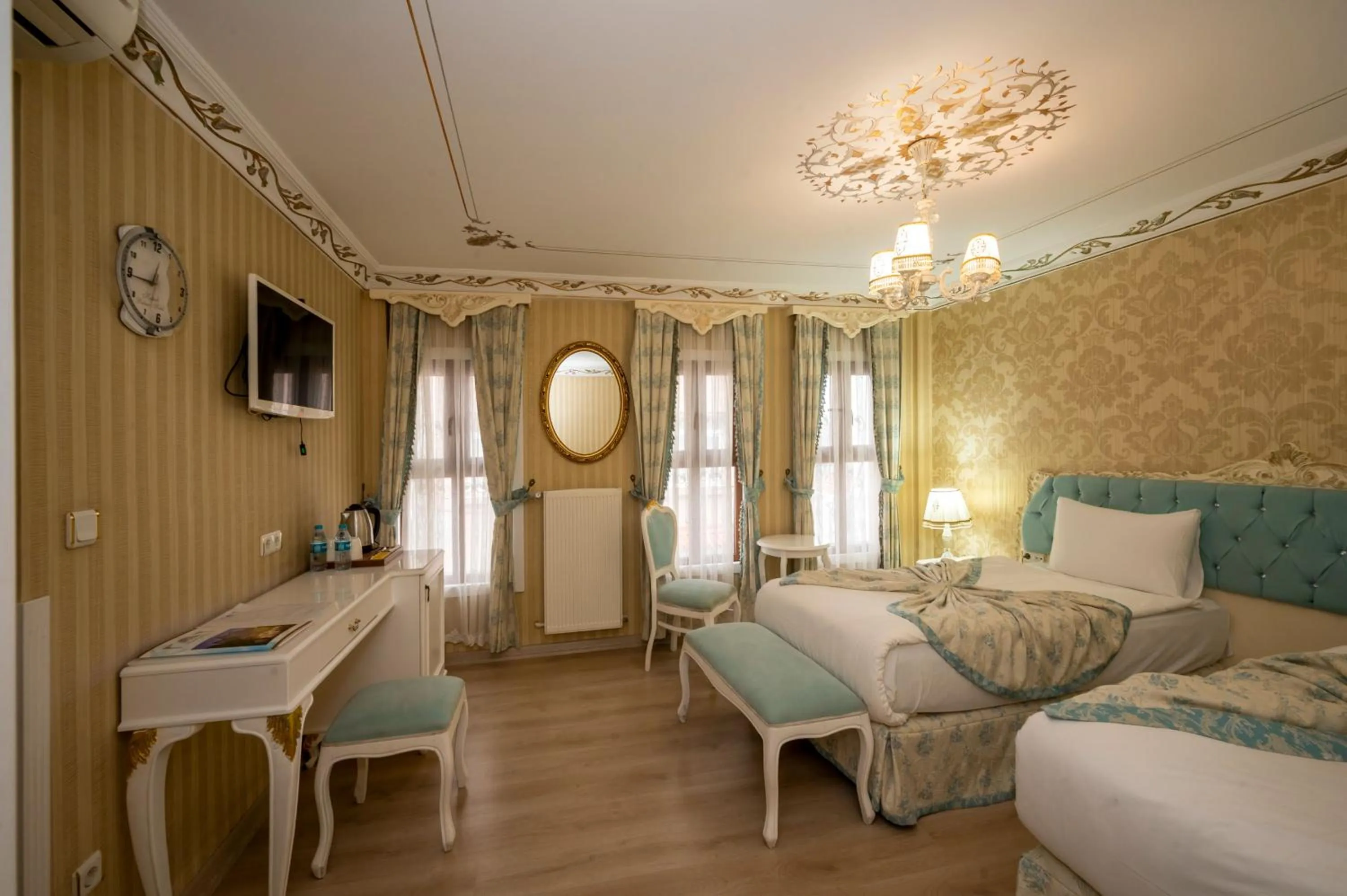 Bed in Villa Paradiso Hotel & Spa
