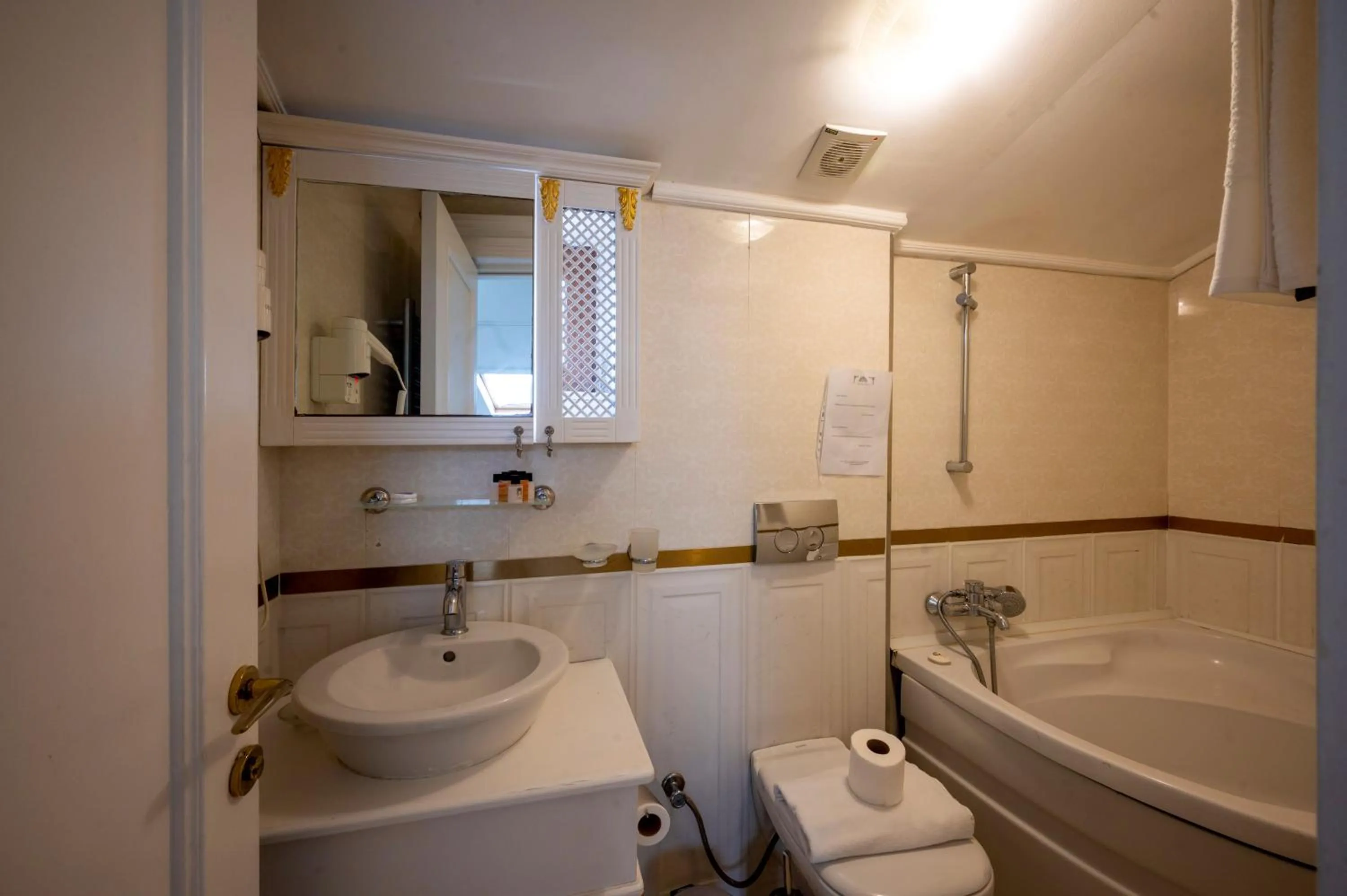 Bathroom in Villa Paradiso Hotel & Spa