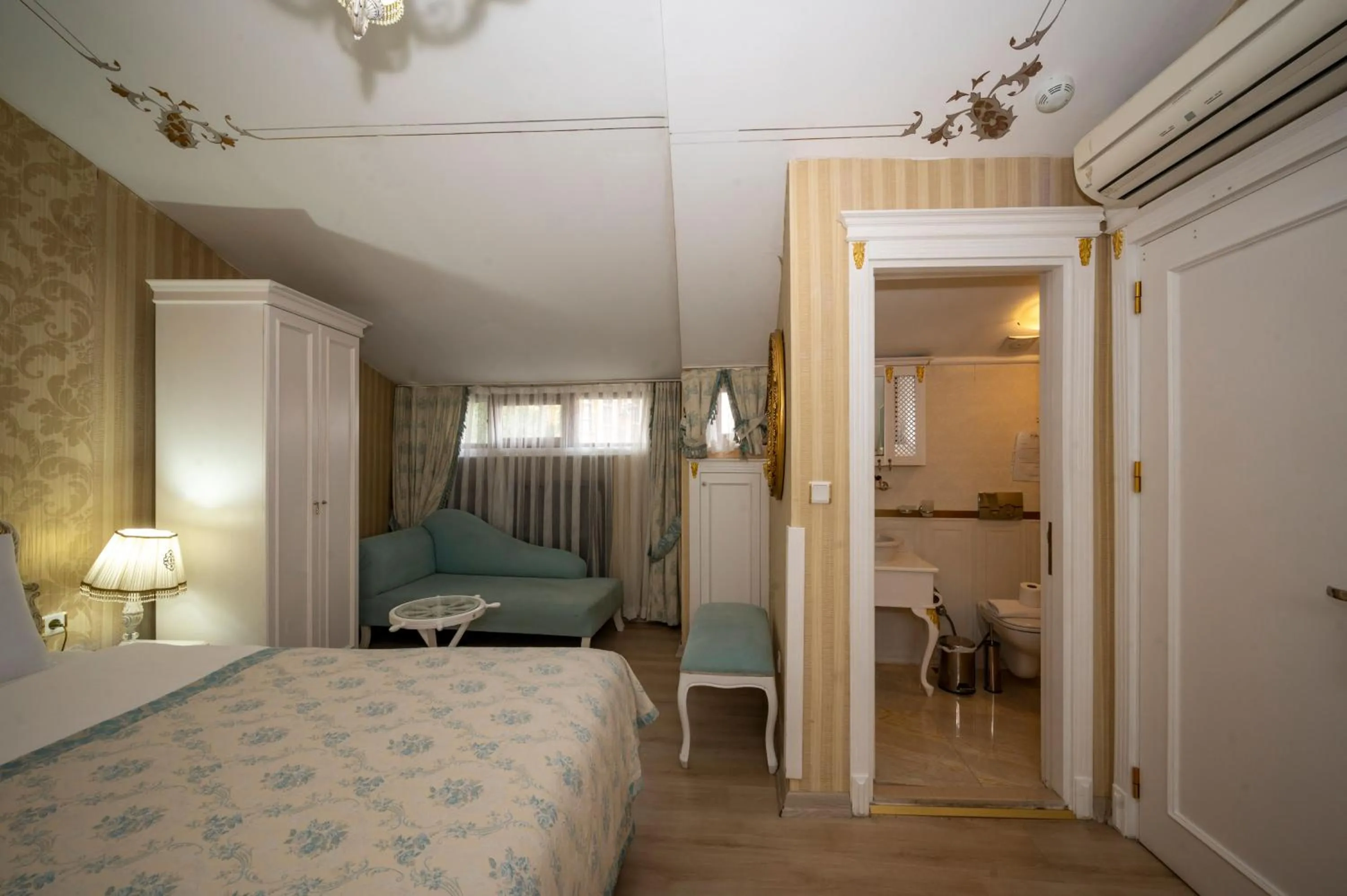 Bathroom, Bed in Villa Paradiso Hotel & Spa