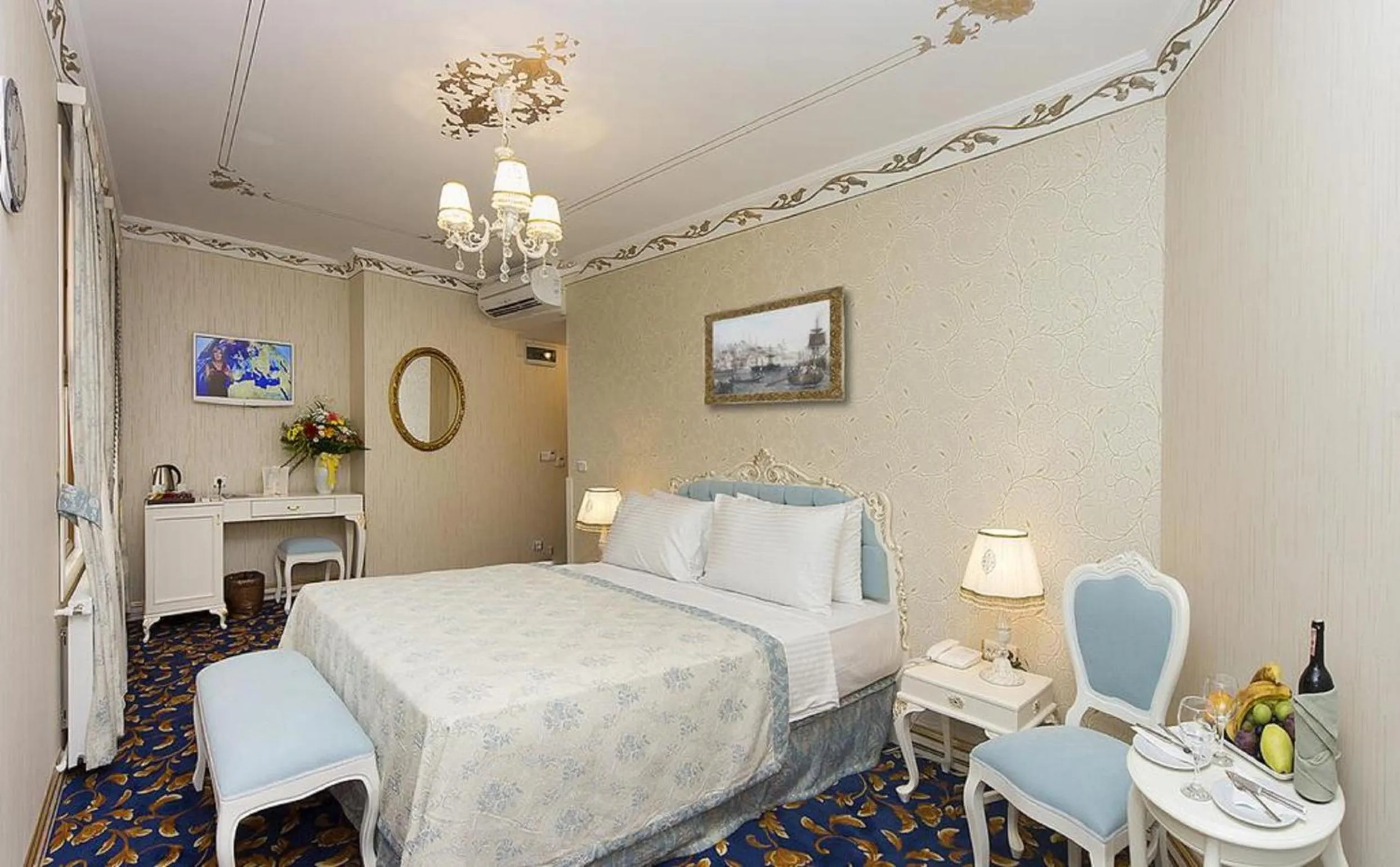 Photo of the whole room, Bed in Villa Paradiso Hotel & Spa