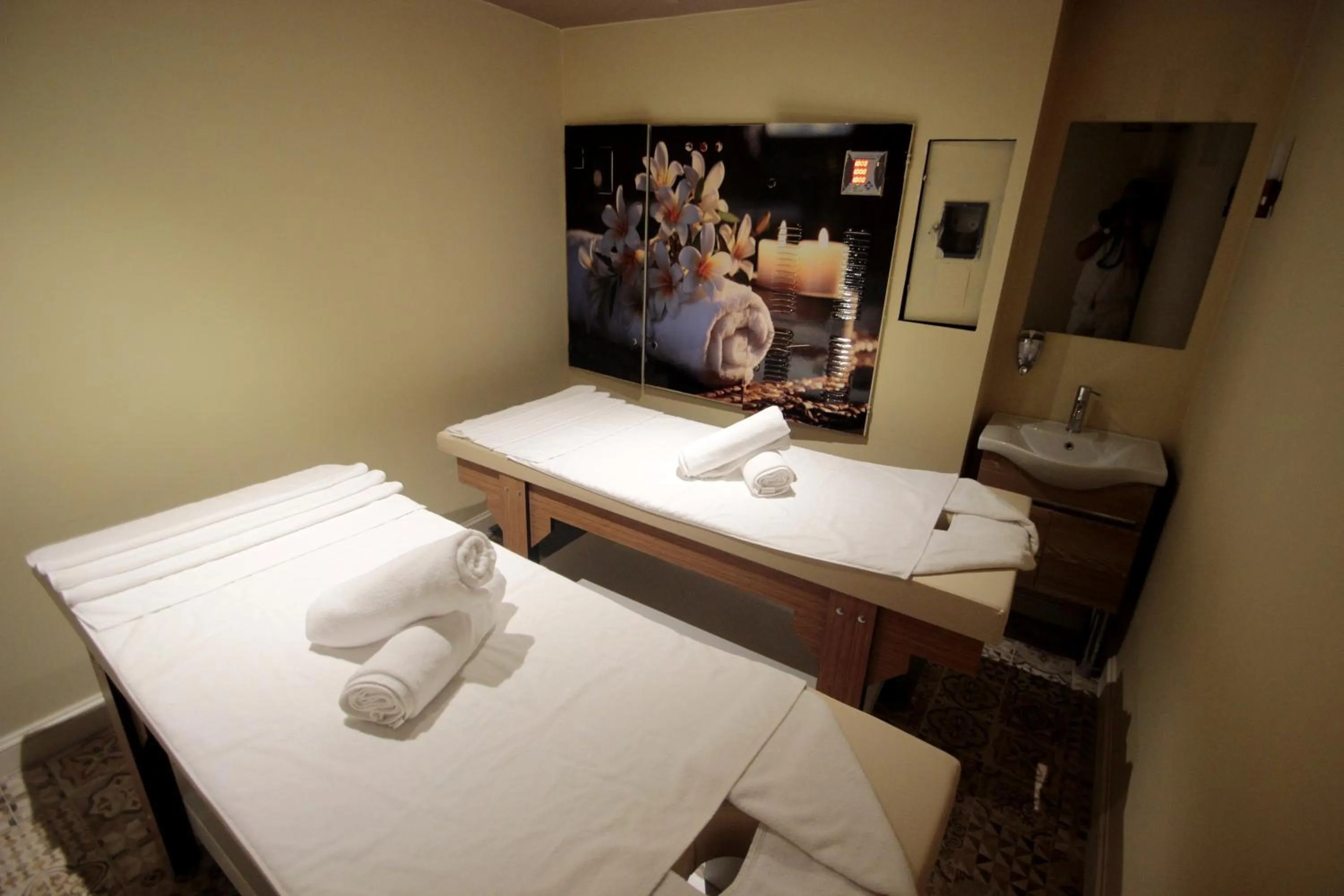 Massage, Bed in Villa Paradiso Hotel & Spa