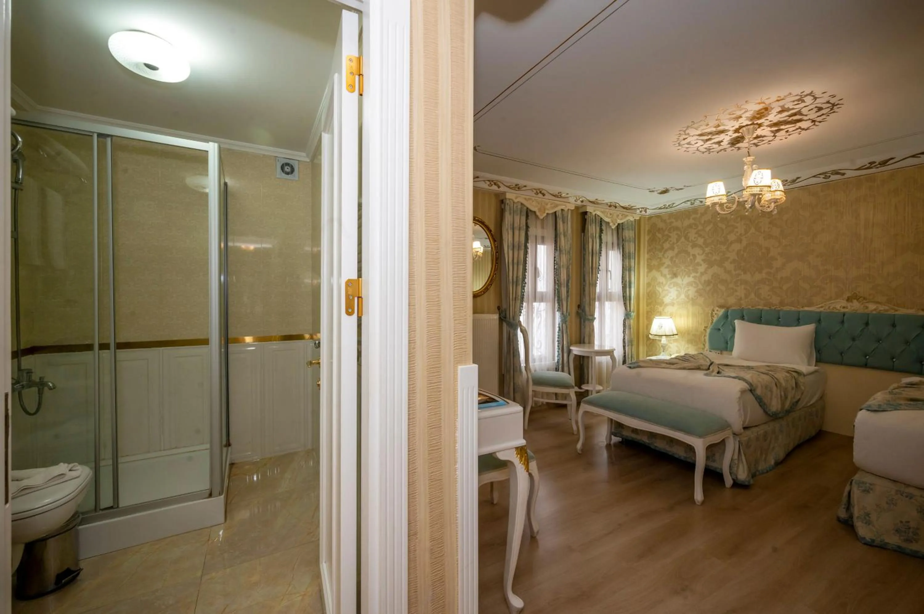 Shower, Bed in Villa Paradiso Hotel & Spa