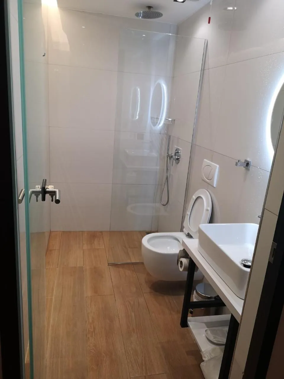 Bathroom in Seawave Hotel