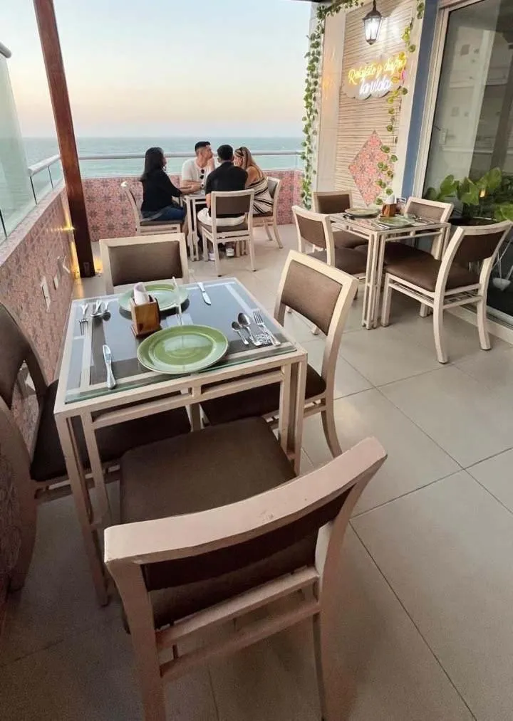 Restaurant/places to eat in Hotel Cabreromar