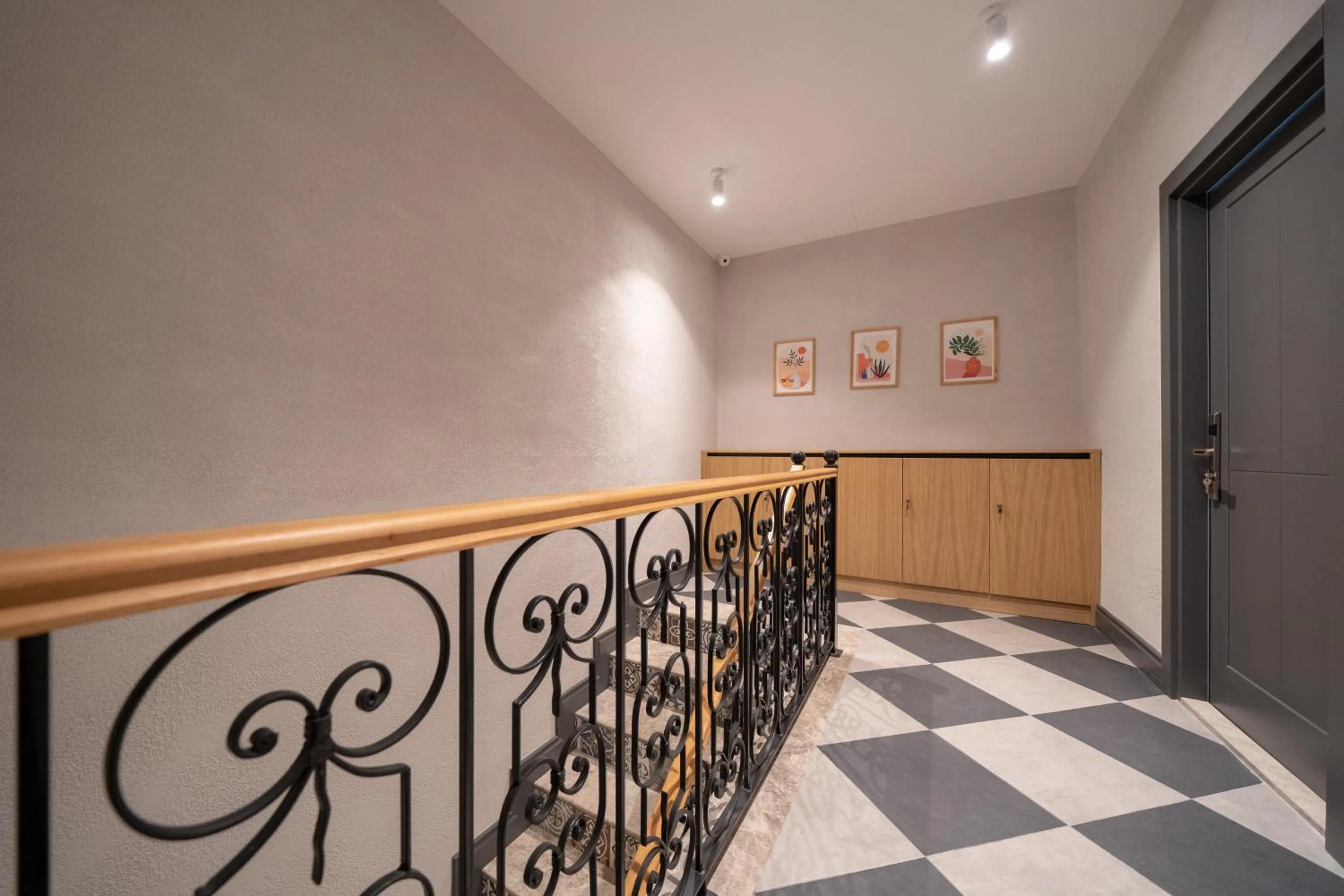 Lobby or reception in Reddoors Suites Sea View