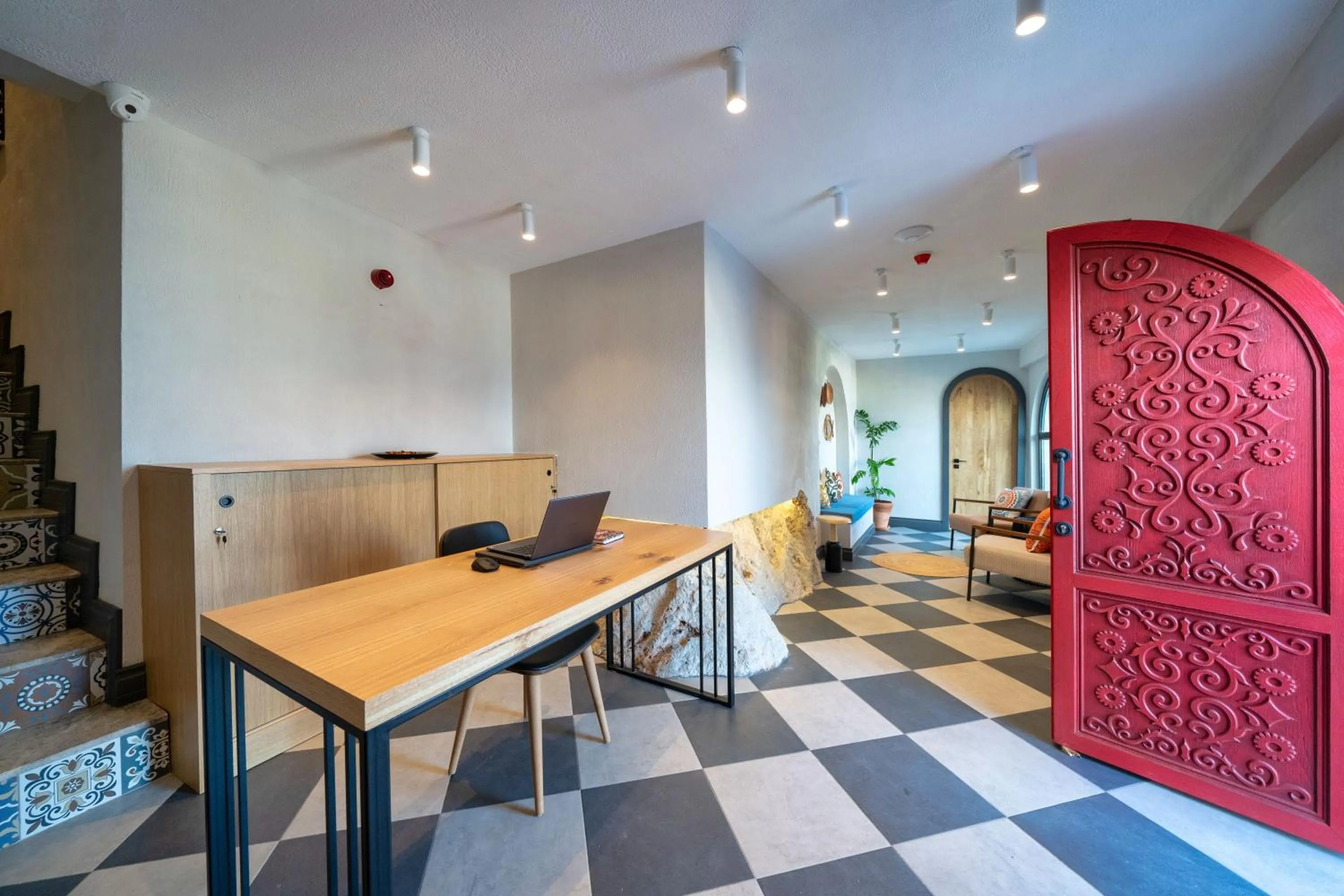 Lobby or reception in Reddoors Suites Sea View