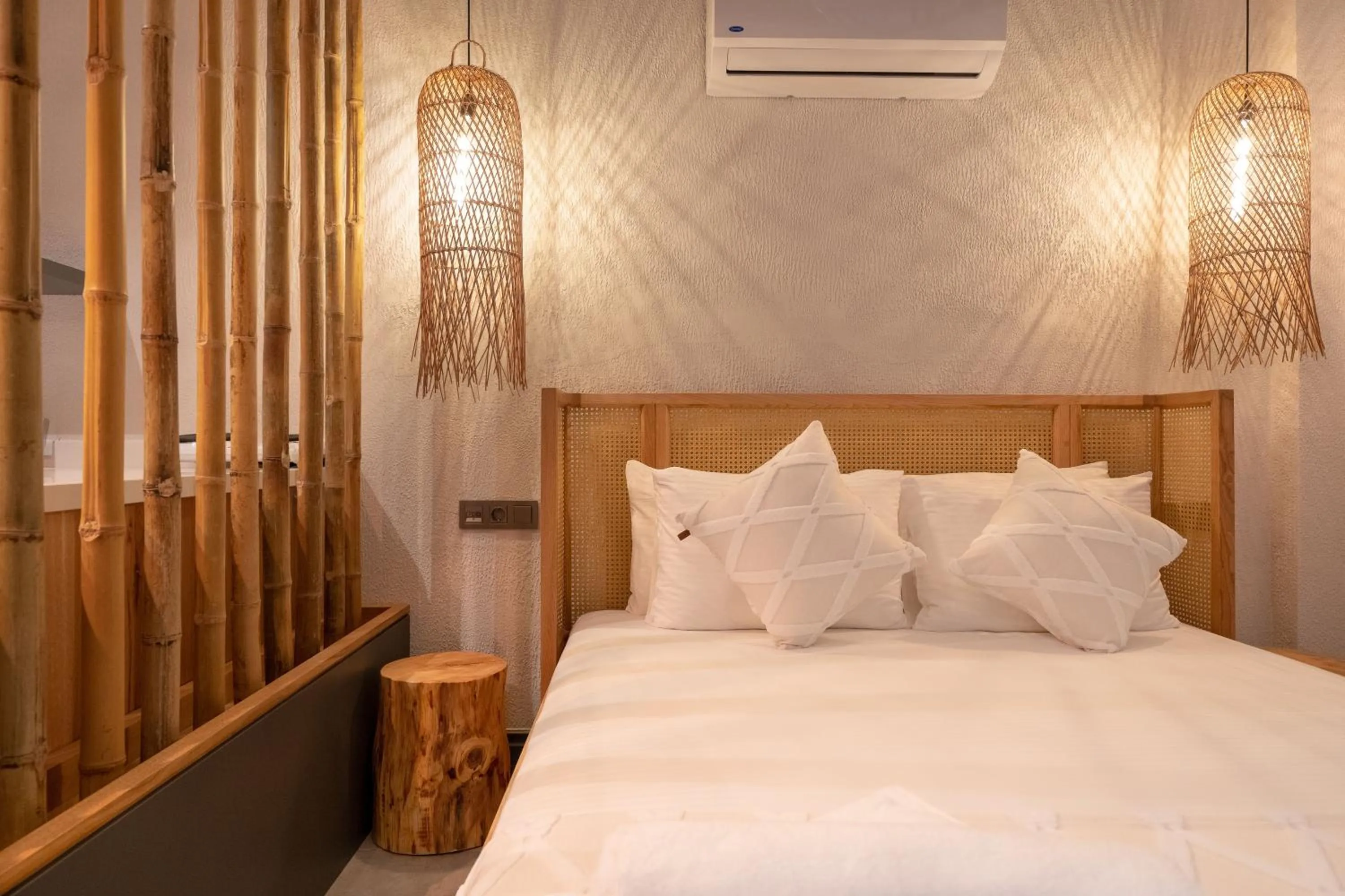 Bedroom in Reddoors Suites Sea View