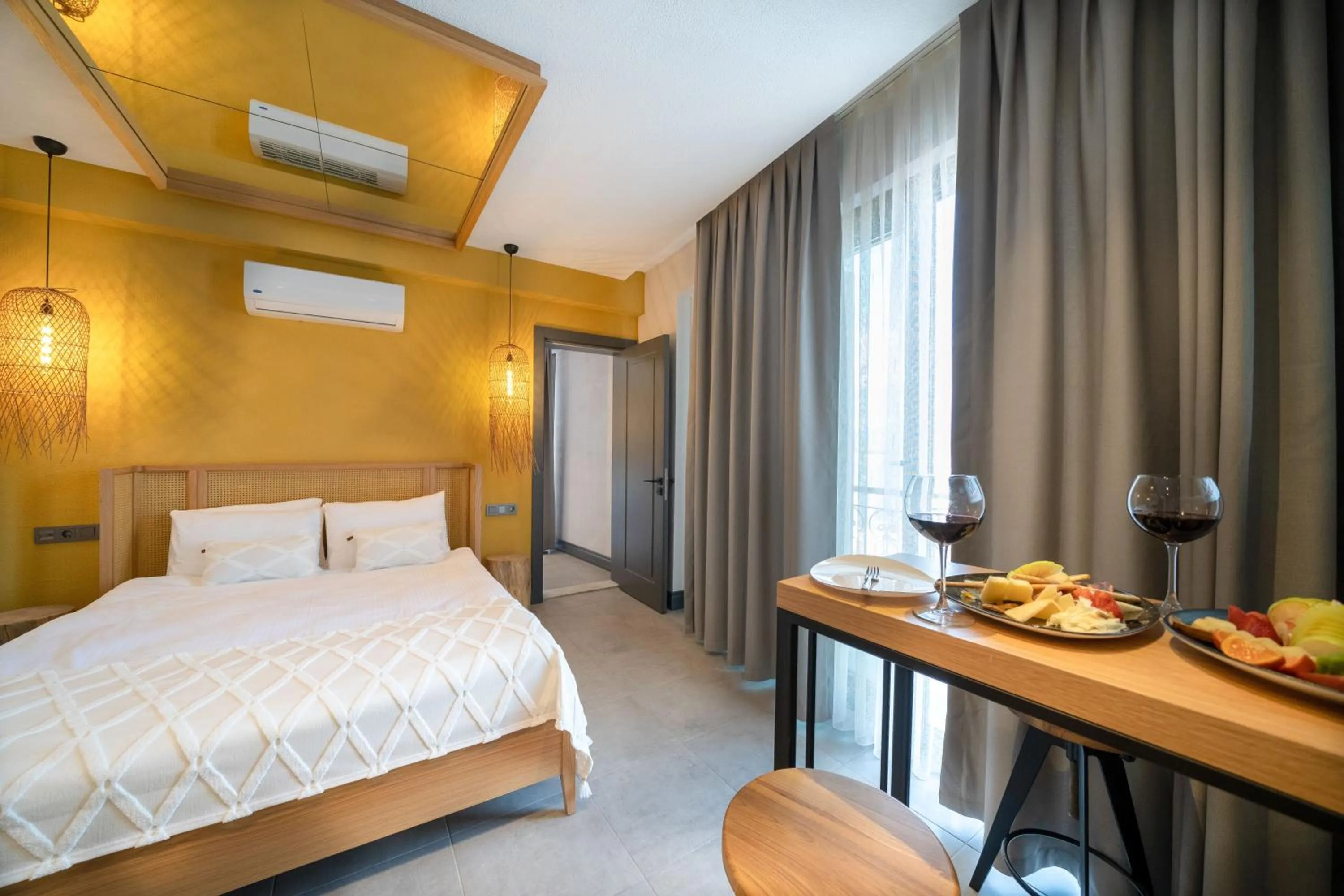 Photo of the whole room in Reddoors Suites Sea View