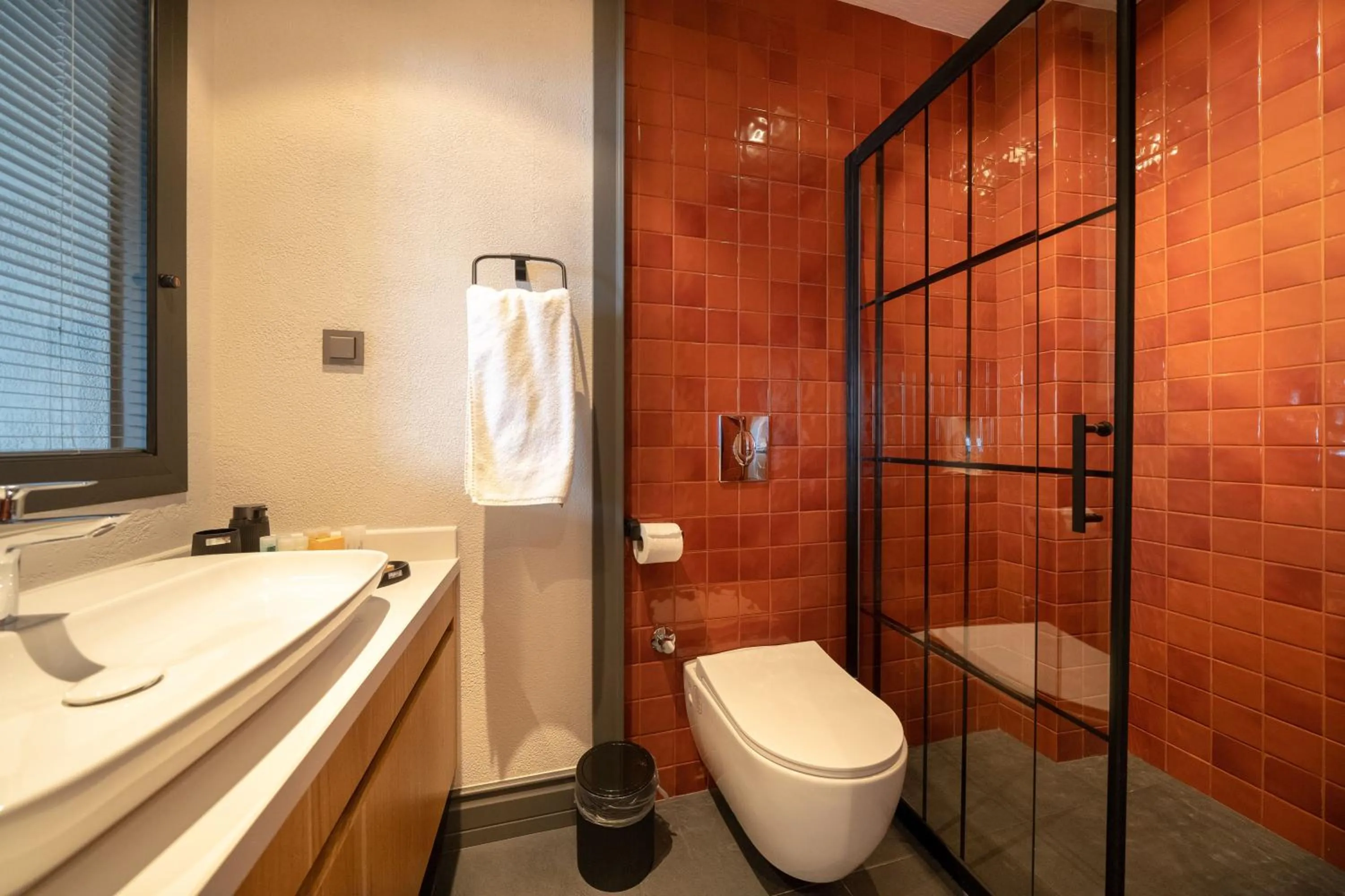 Bathroom in Reddoors Suites Sea View