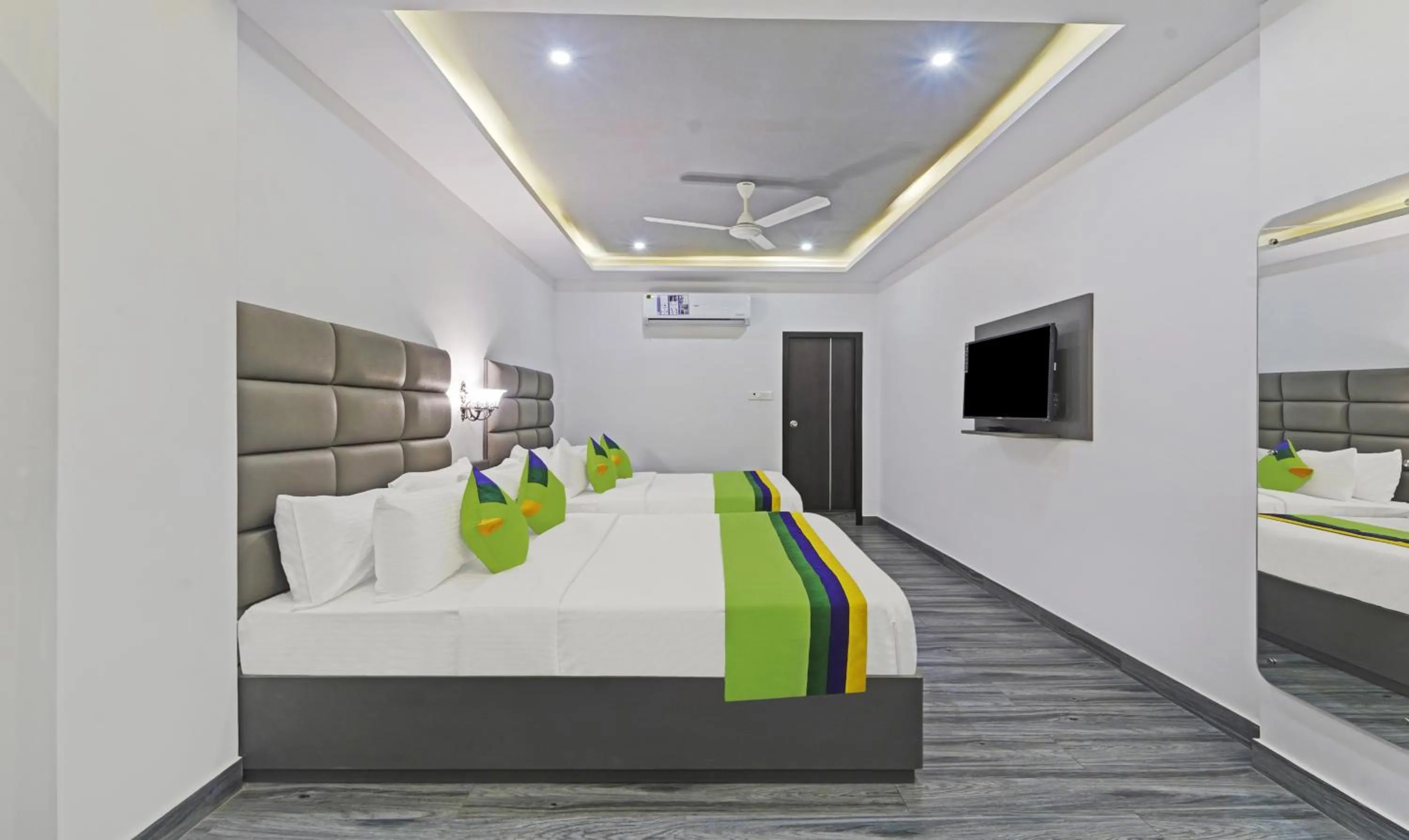 Bed in Treebo Premium Raffis' Andalusia Bay Way