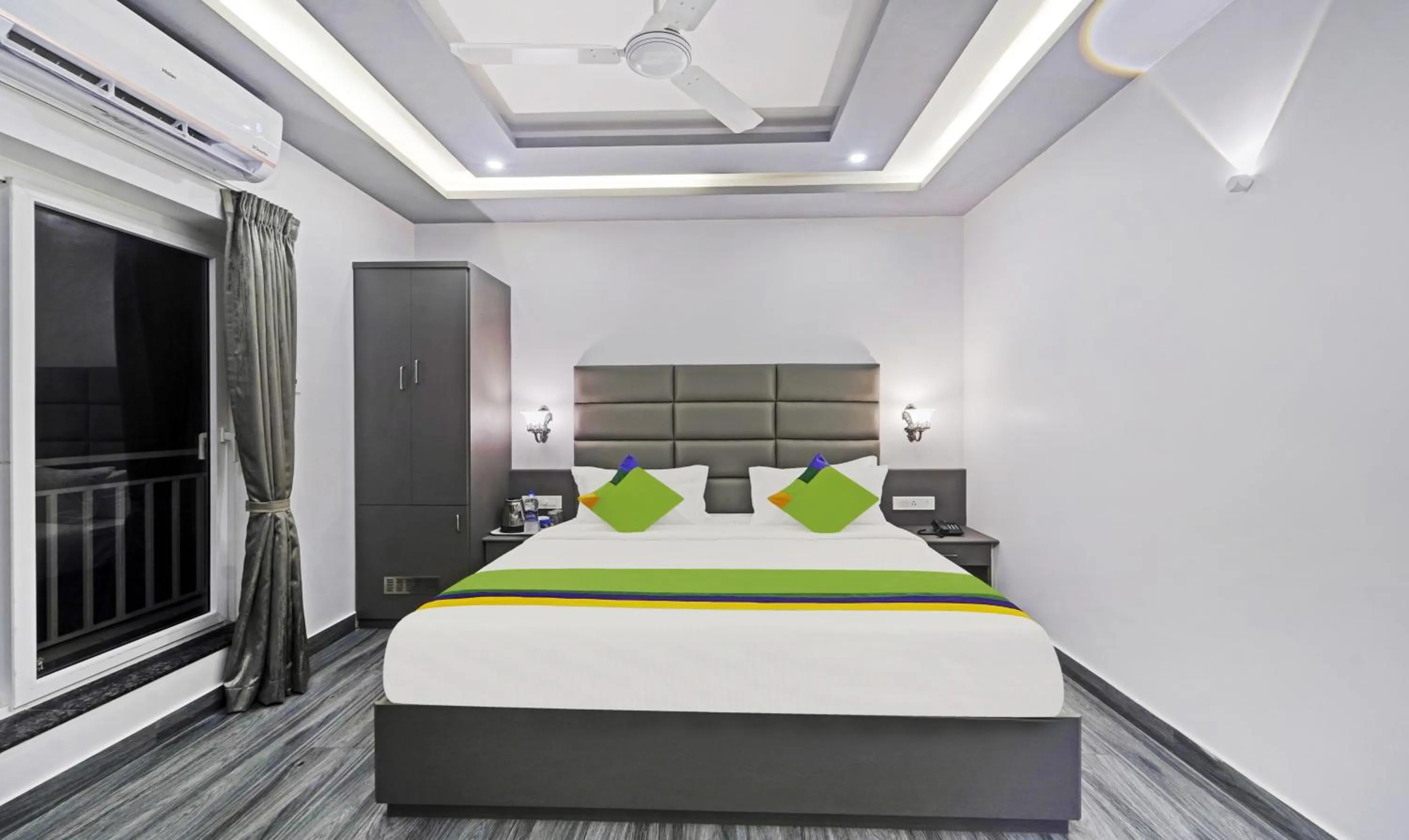 Bed in Treebo Premium Raffis' Andalusia Bay Way