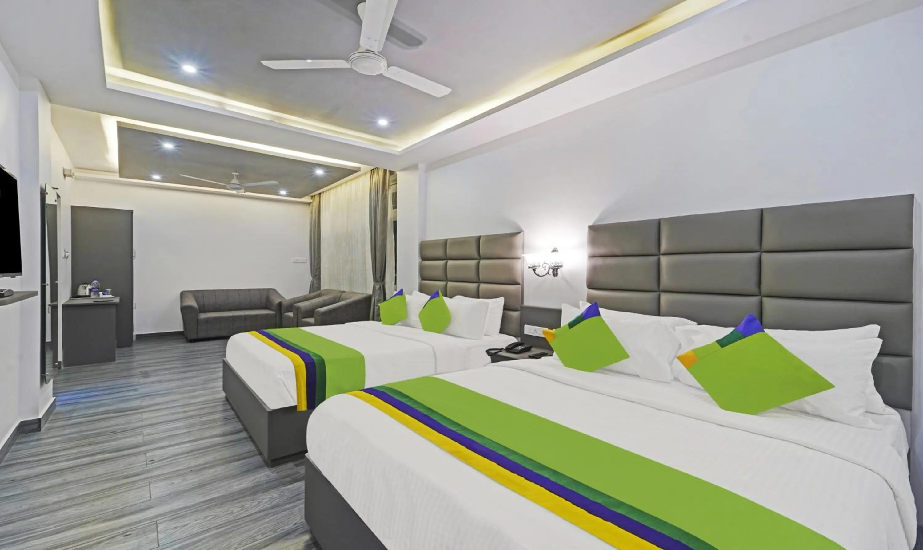 Bed in Treebo Premium Raffis' Andalusia Bay Way