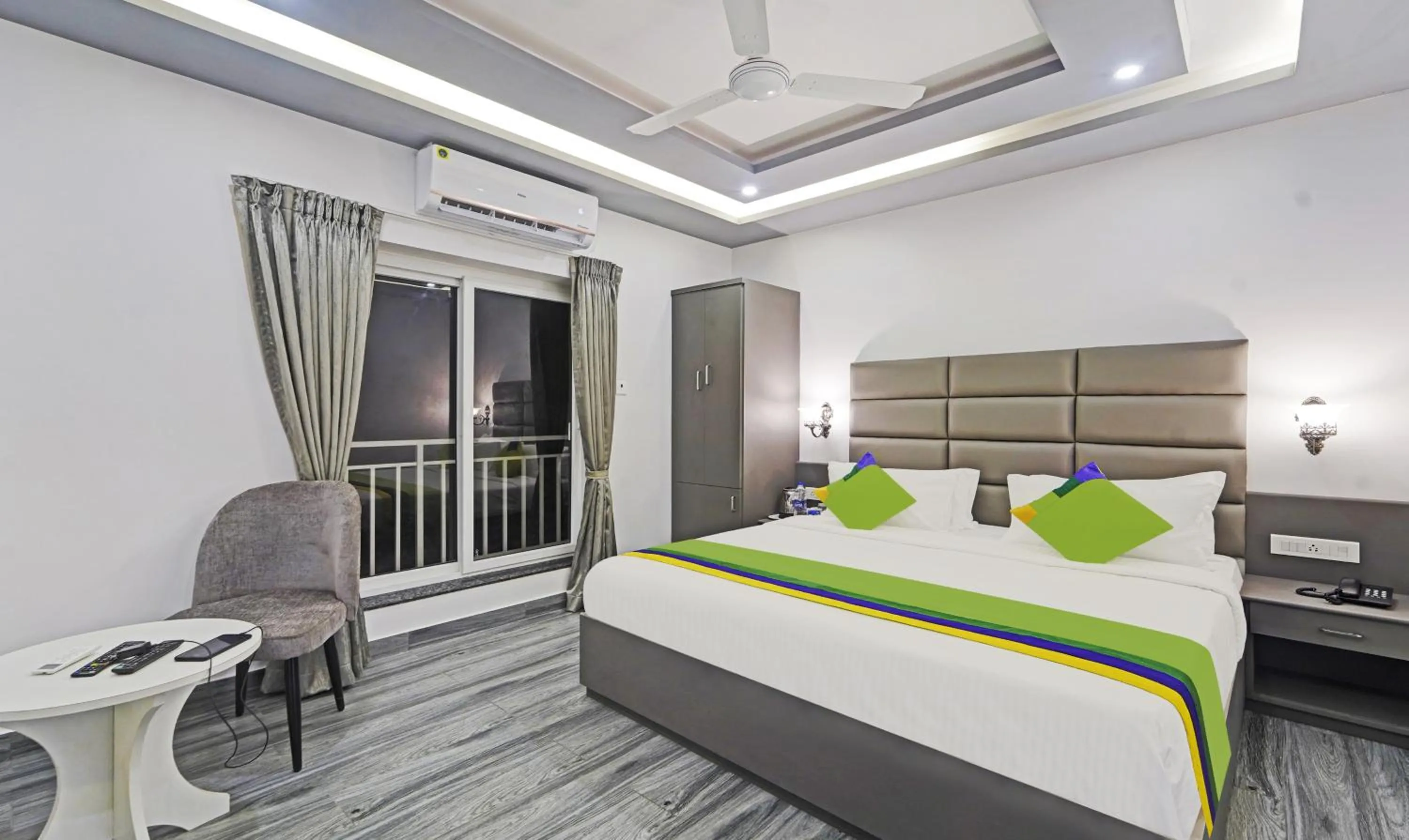 Bed in Treebo Premium Raffis' Andalusia Bay Way