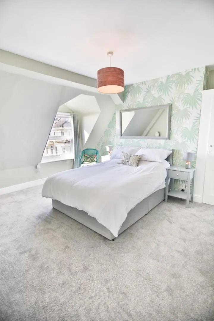 Bedroom, Bed in The Lookout - Hastings