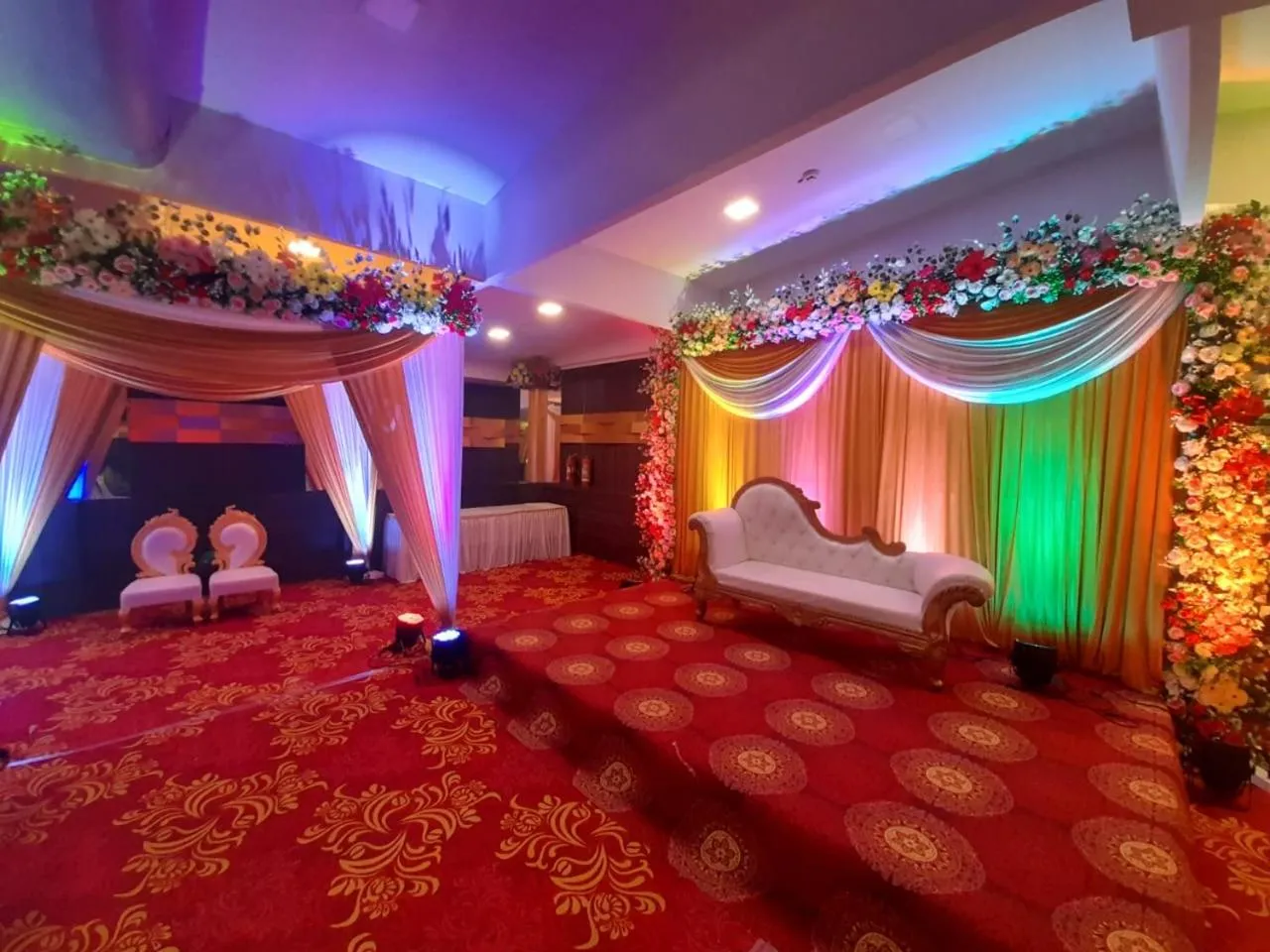 Banquet/Function facilities, Bed in Hotel Mumbai House Juhu, Santacruz West, Mumbai