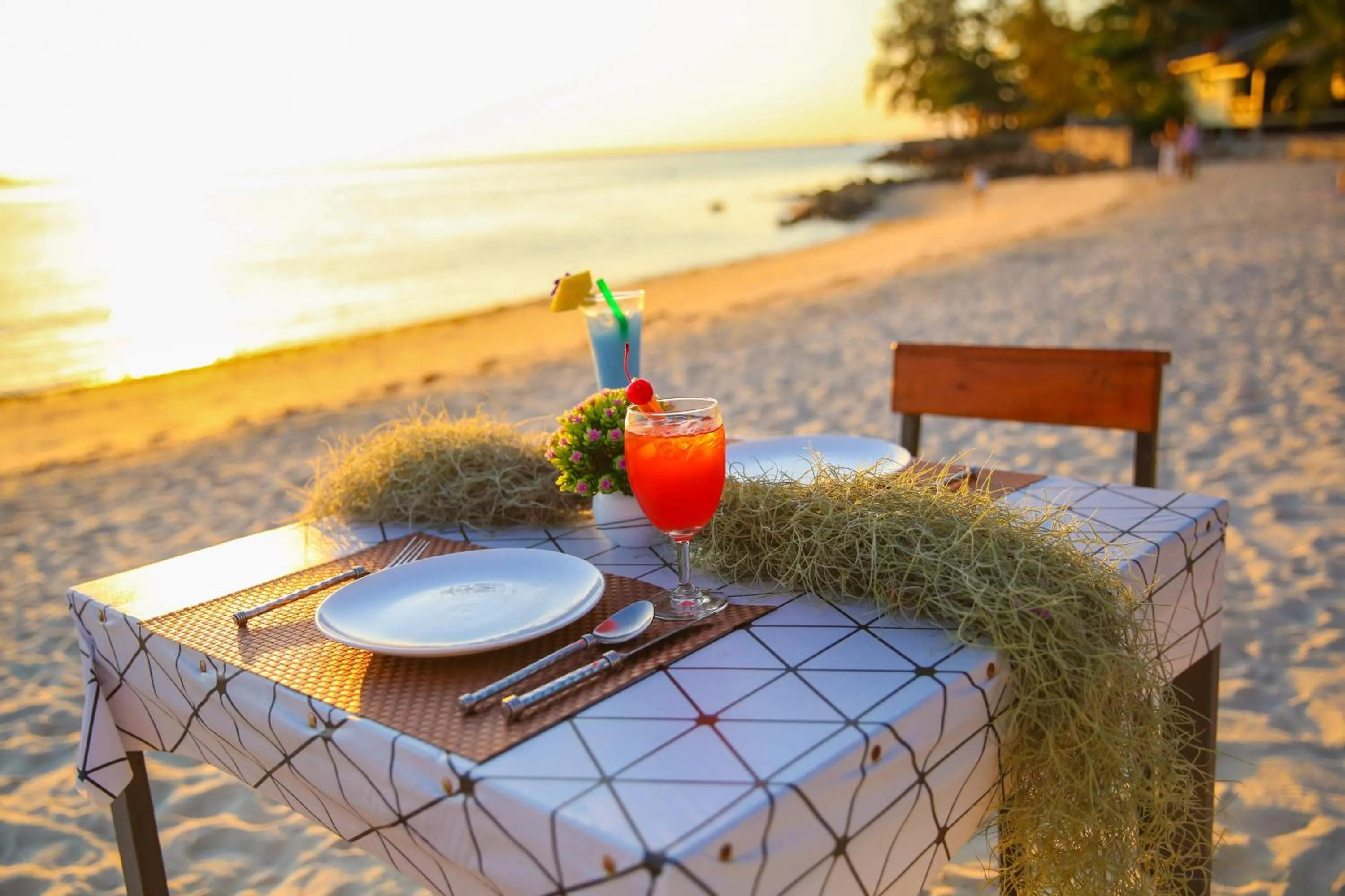 Food and drinks in Laemson Resort