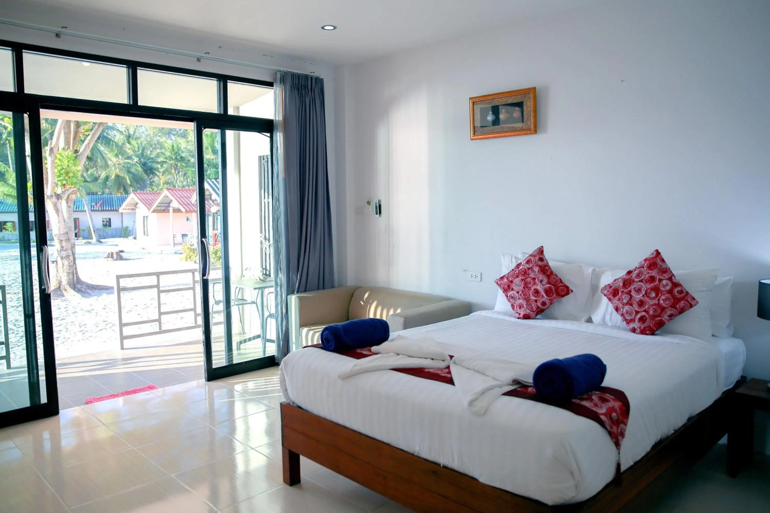 Balcony/Terrace, Bed in Laemson Resort