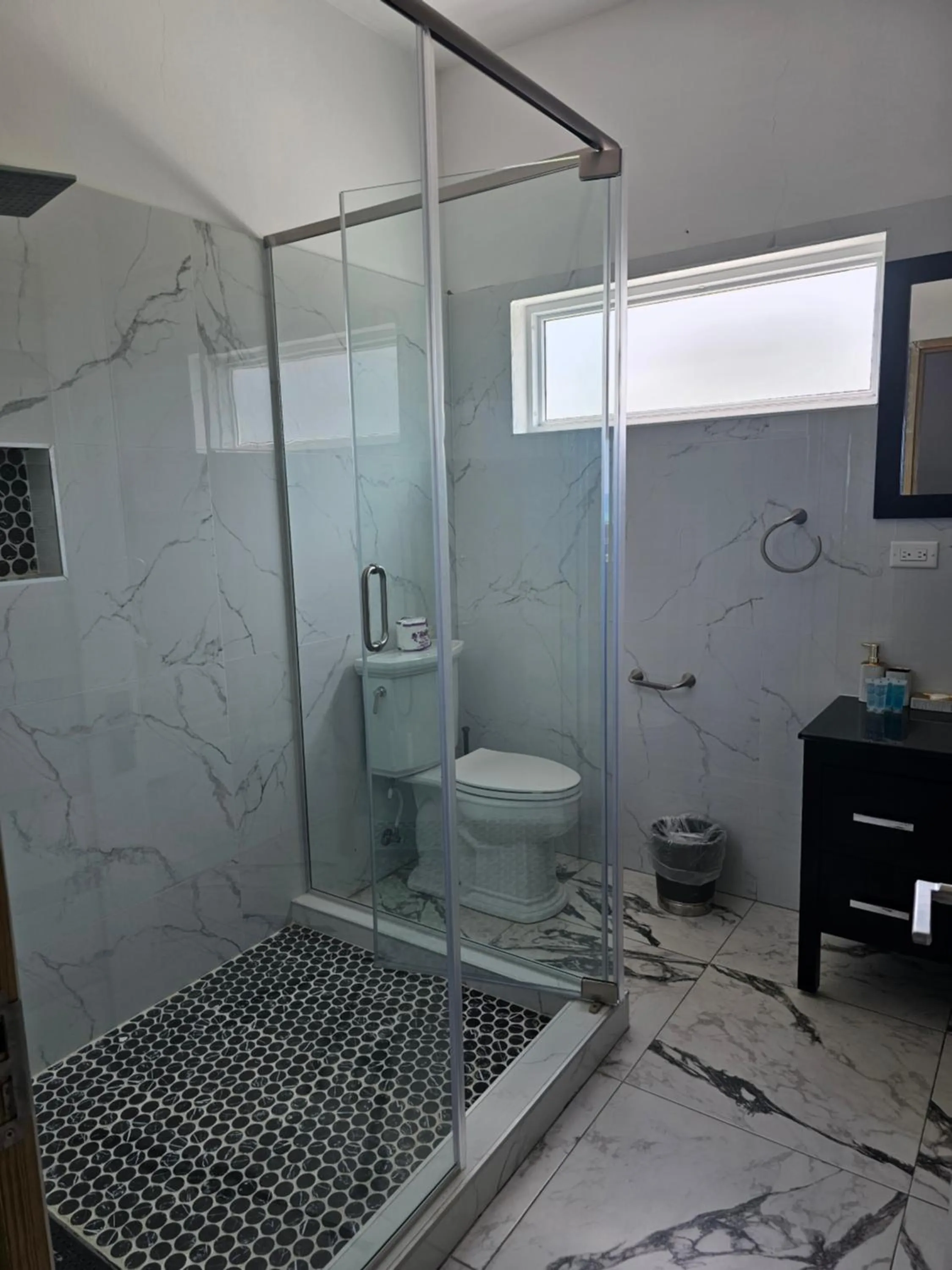 Toilet in Roots Cafe Rooms