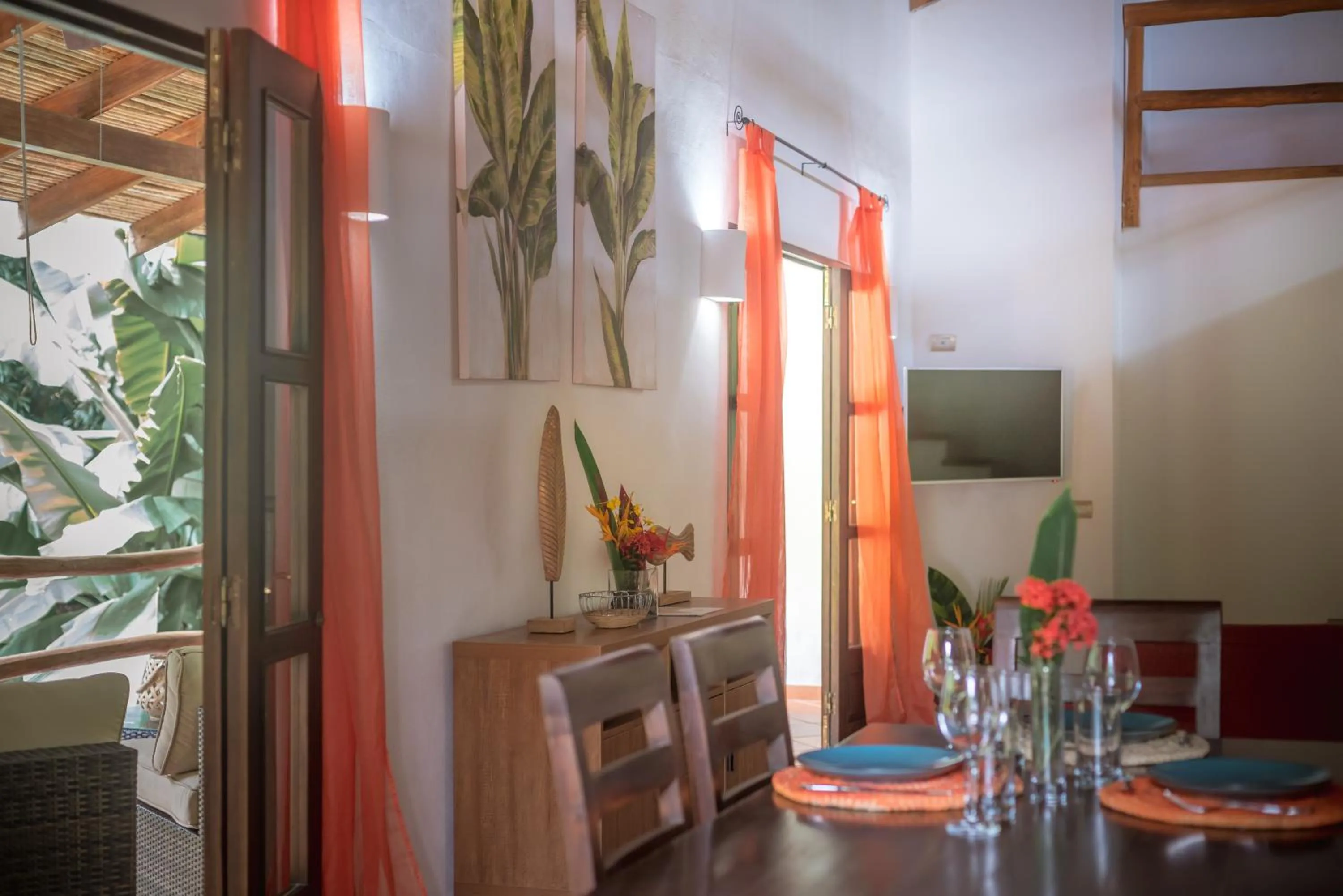 Dining area in Manala Hotel