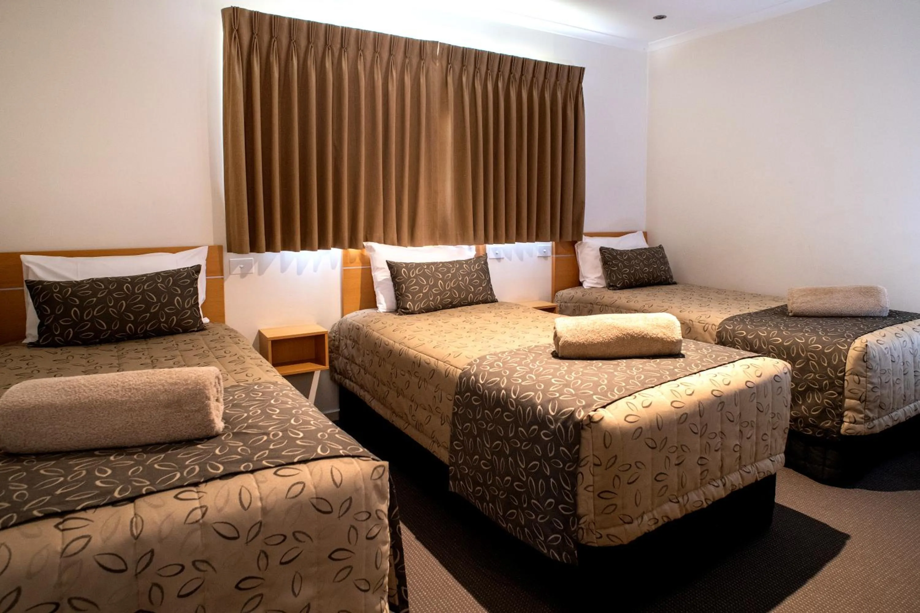 Bed in Tea House Motor Inn