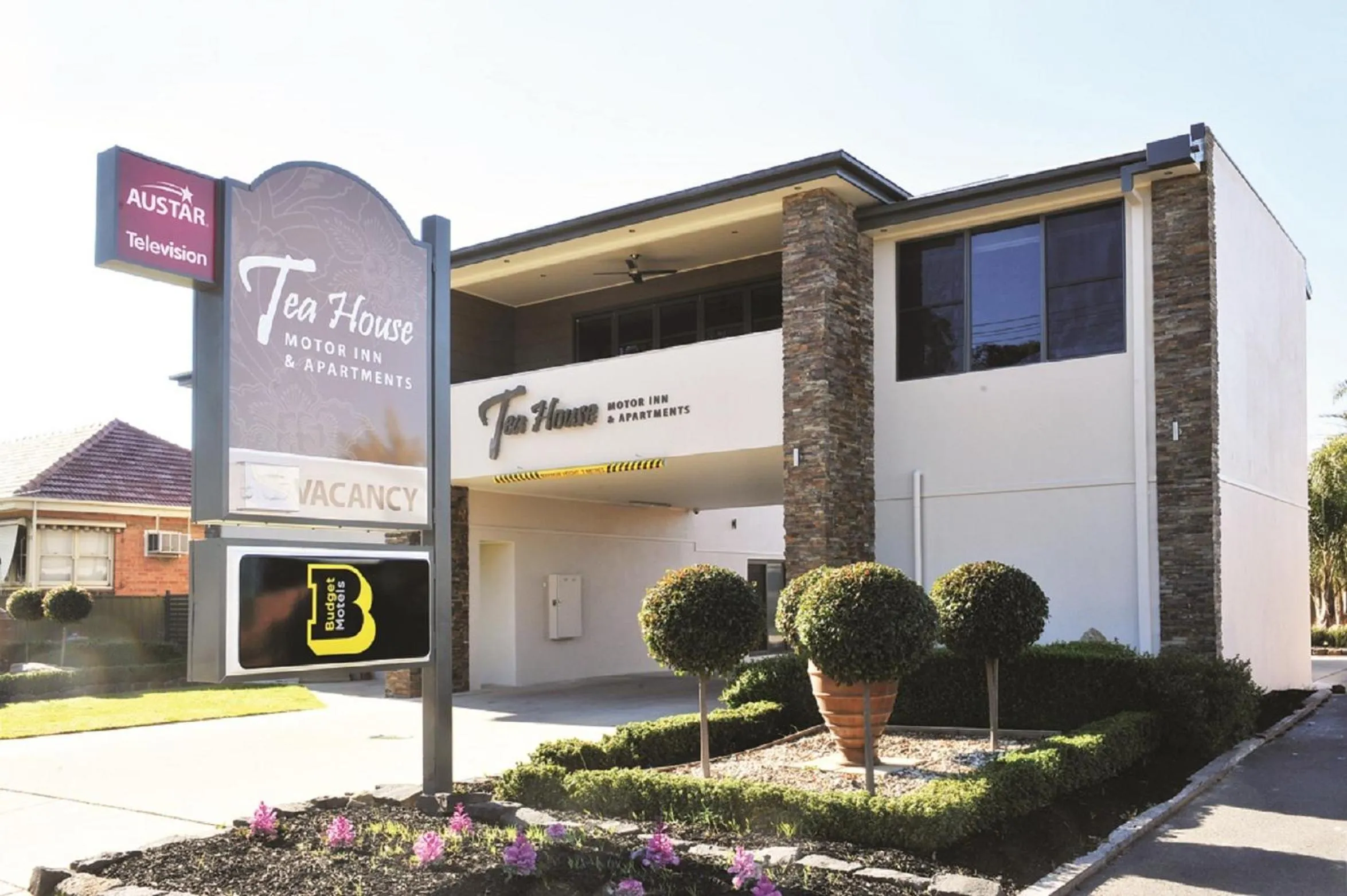 Facade/entrance in Tea House Motor Inn