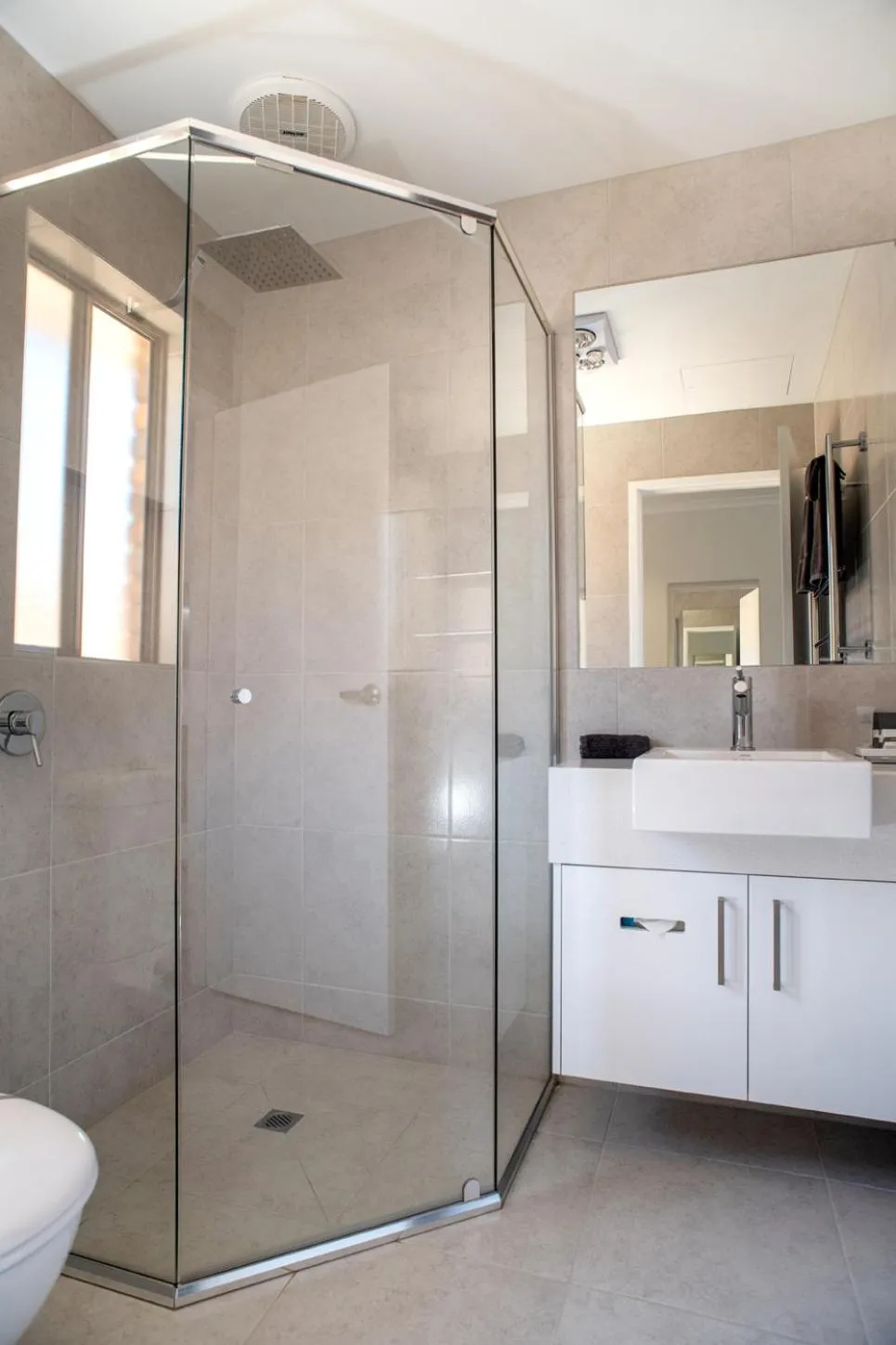 Toilet in Tea House Motor Inn