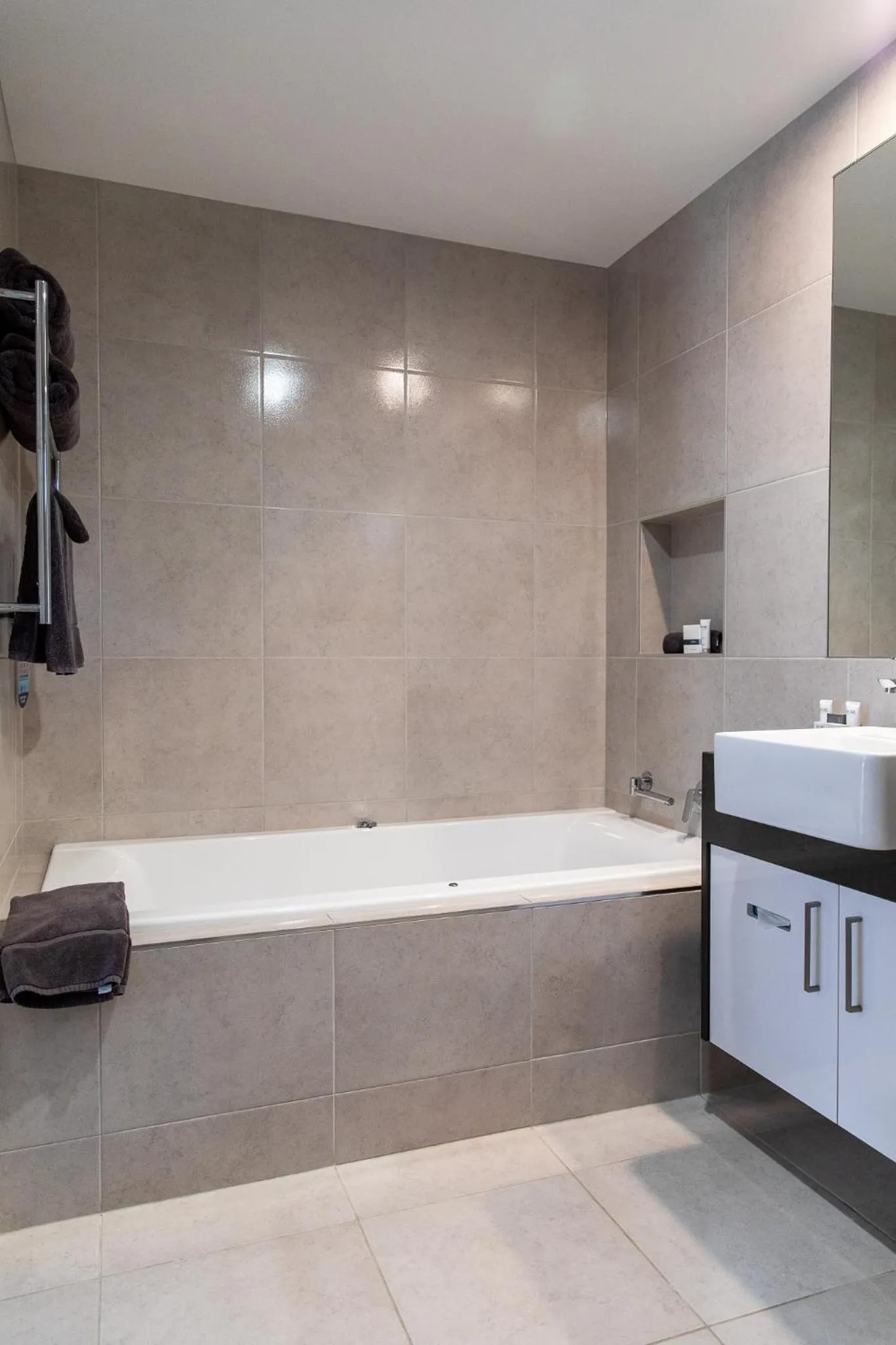 Hot Tub in Tea House Motor Inn