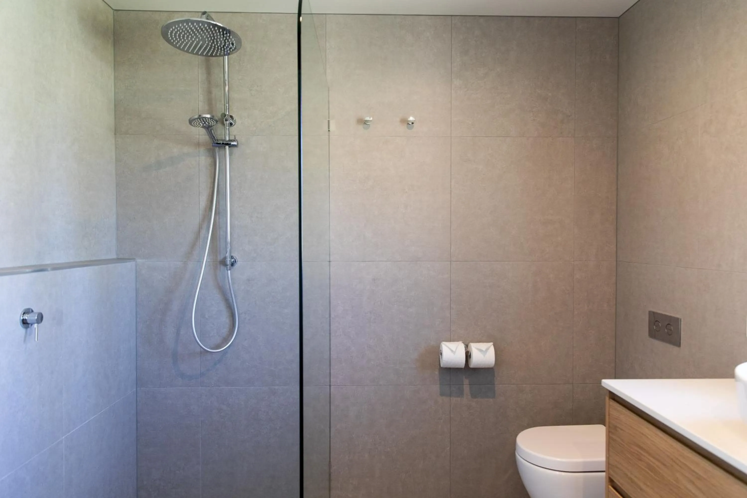 Bathroom in Tea House Motor Inn