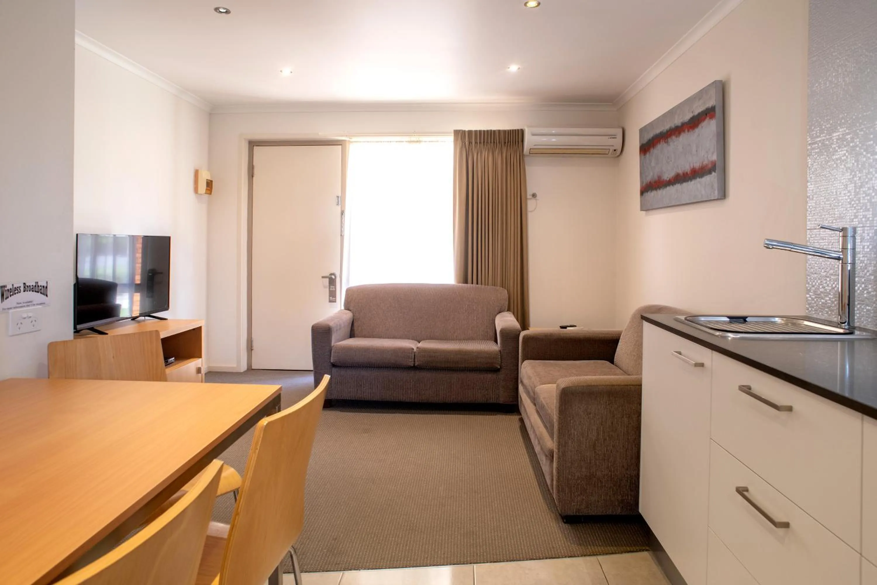 Kitchen or kitchenette in Tea House Motor Inn