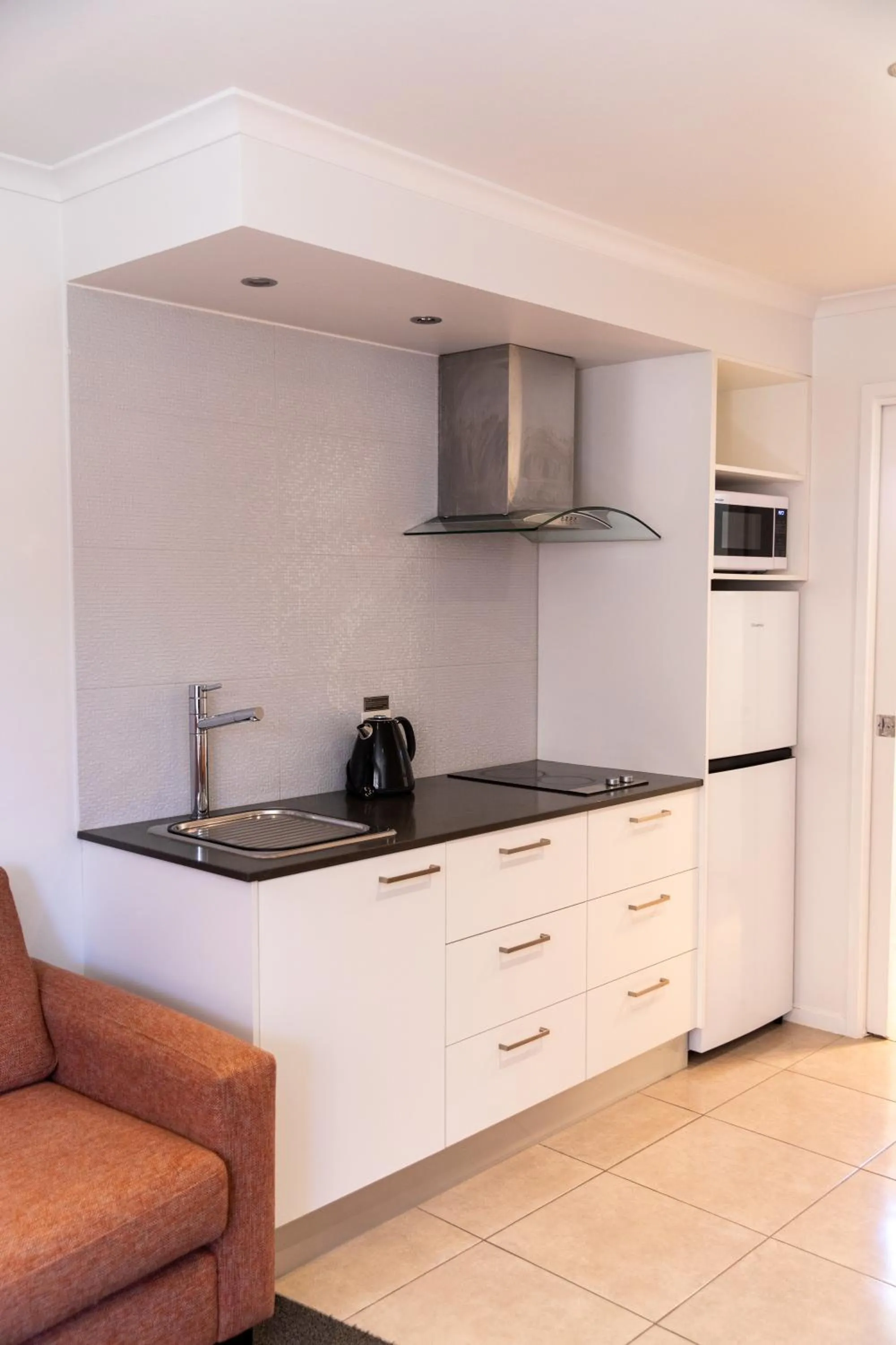 kitchen in Tea House Motor Inn