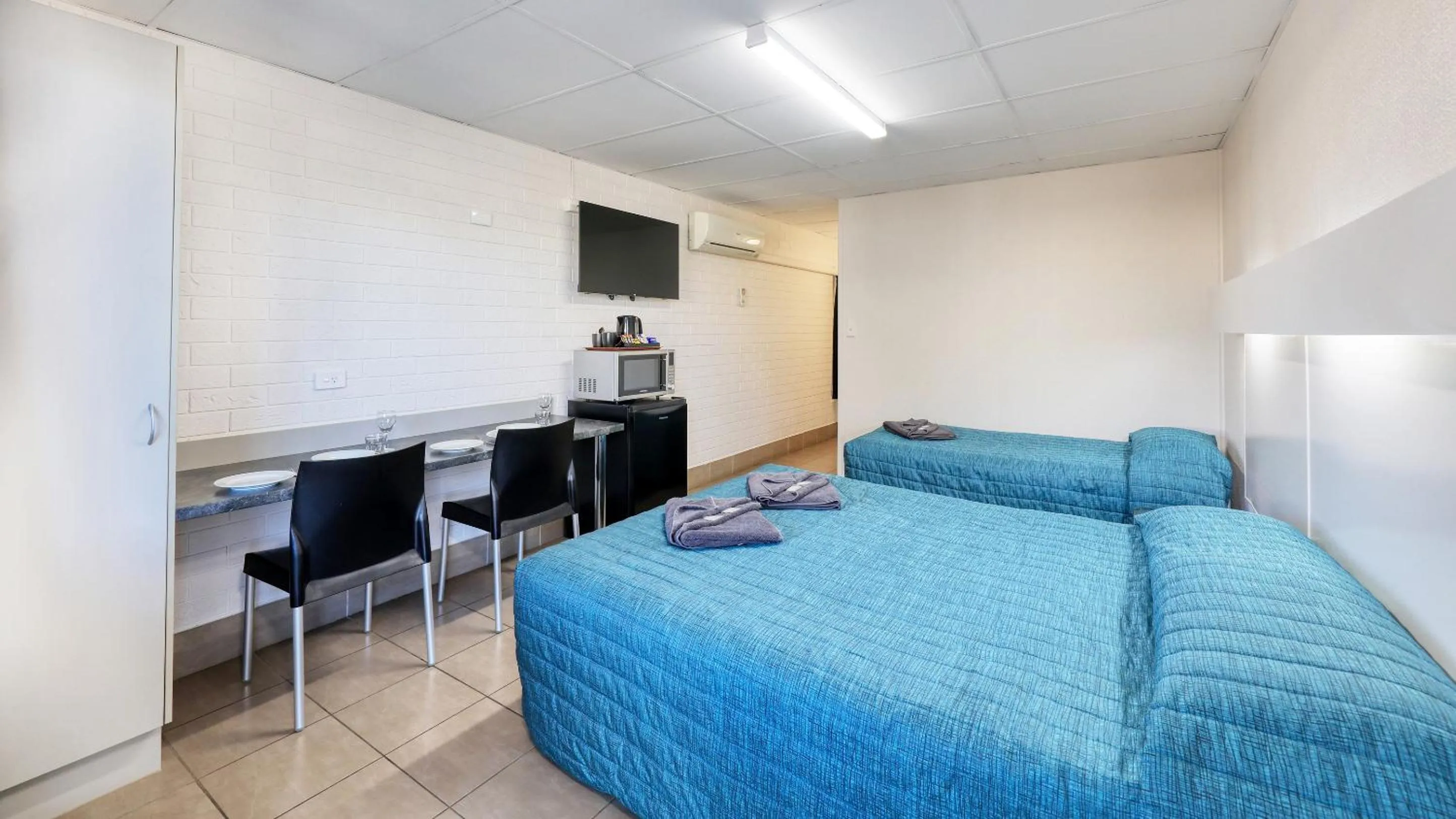 TV and multimedia, Bed in Motel 707