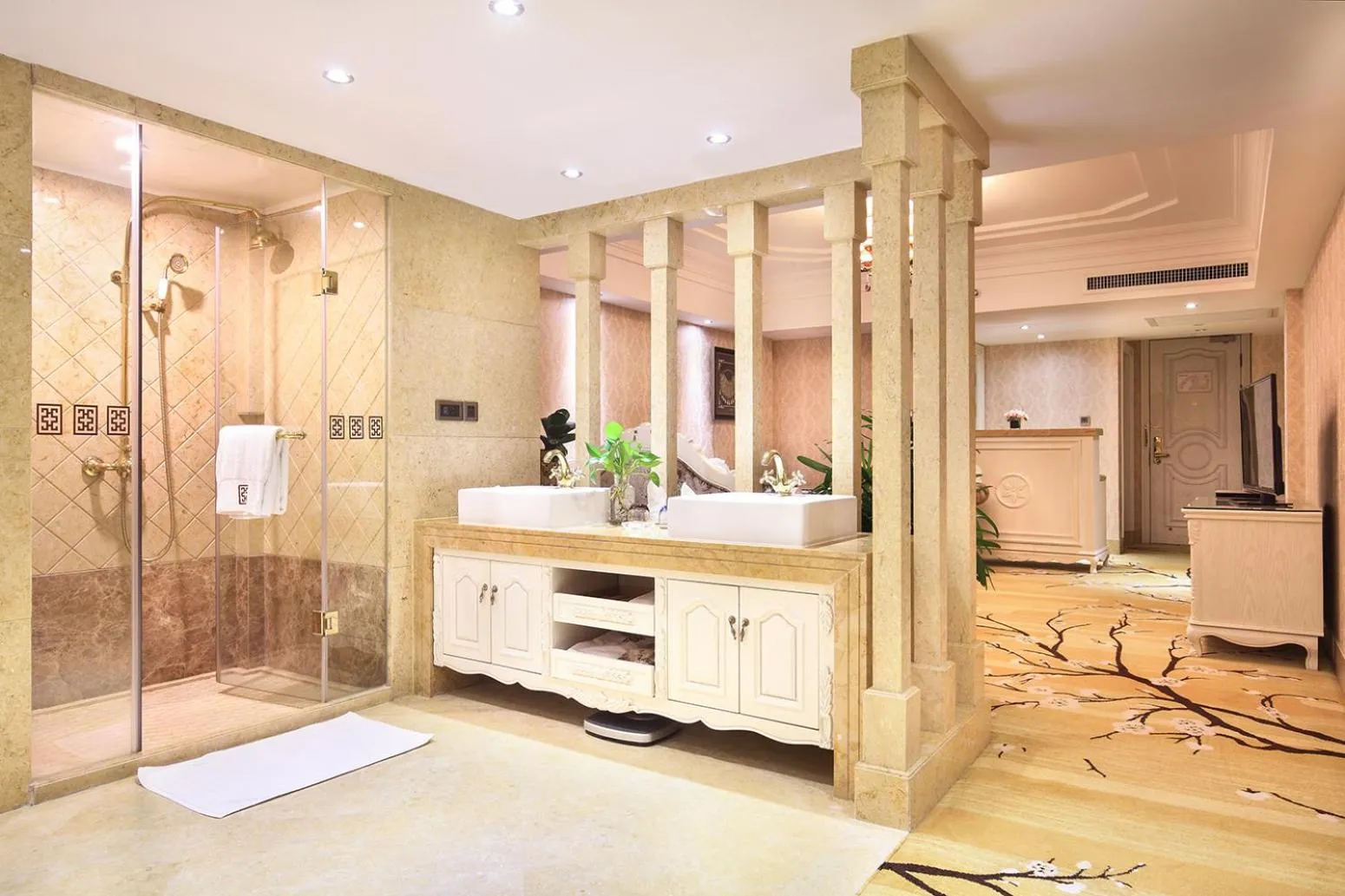 Decorative detail in Grand Bravo Guilin