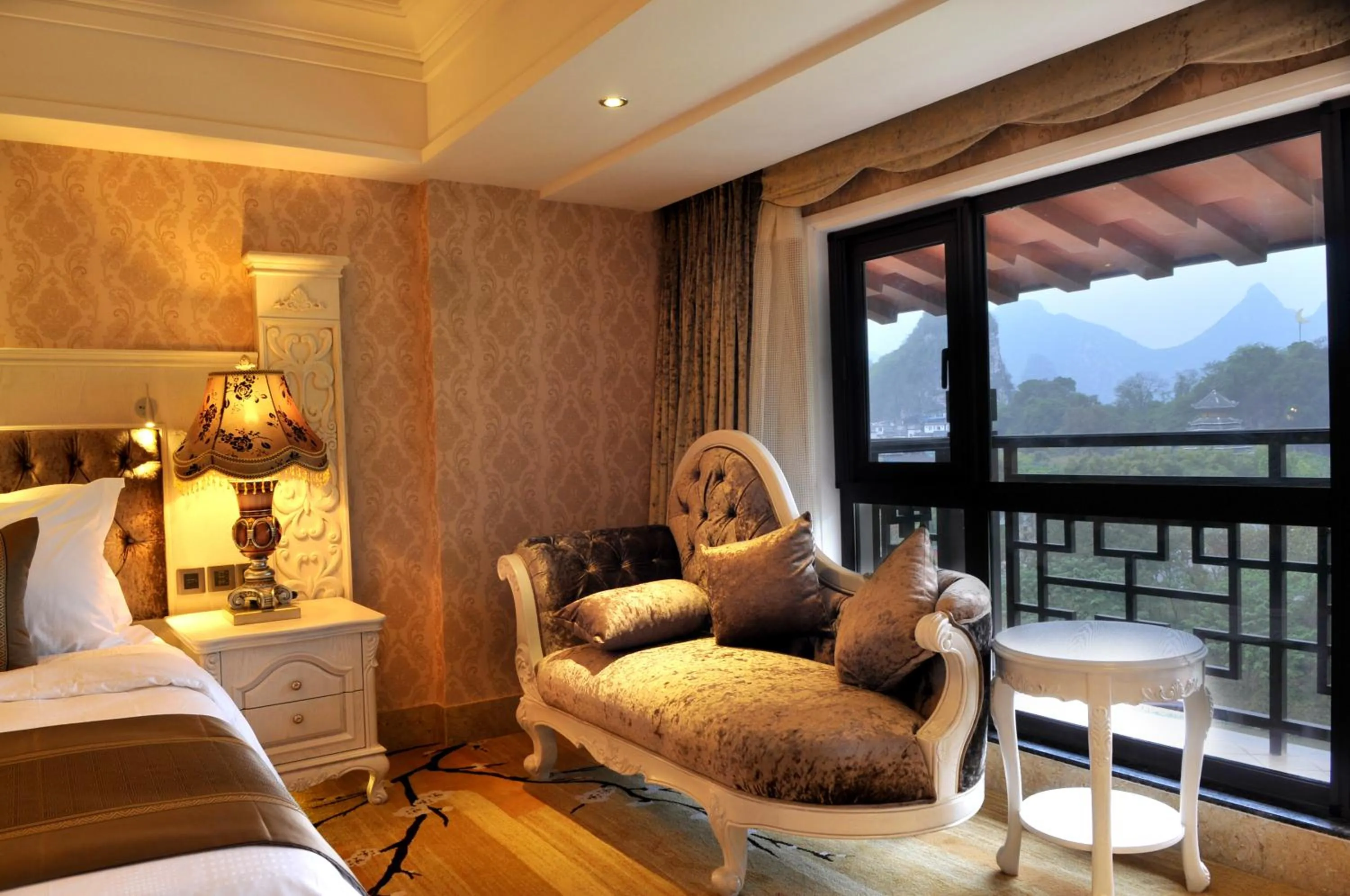 Day, Bed in Grand Bravo Guilin