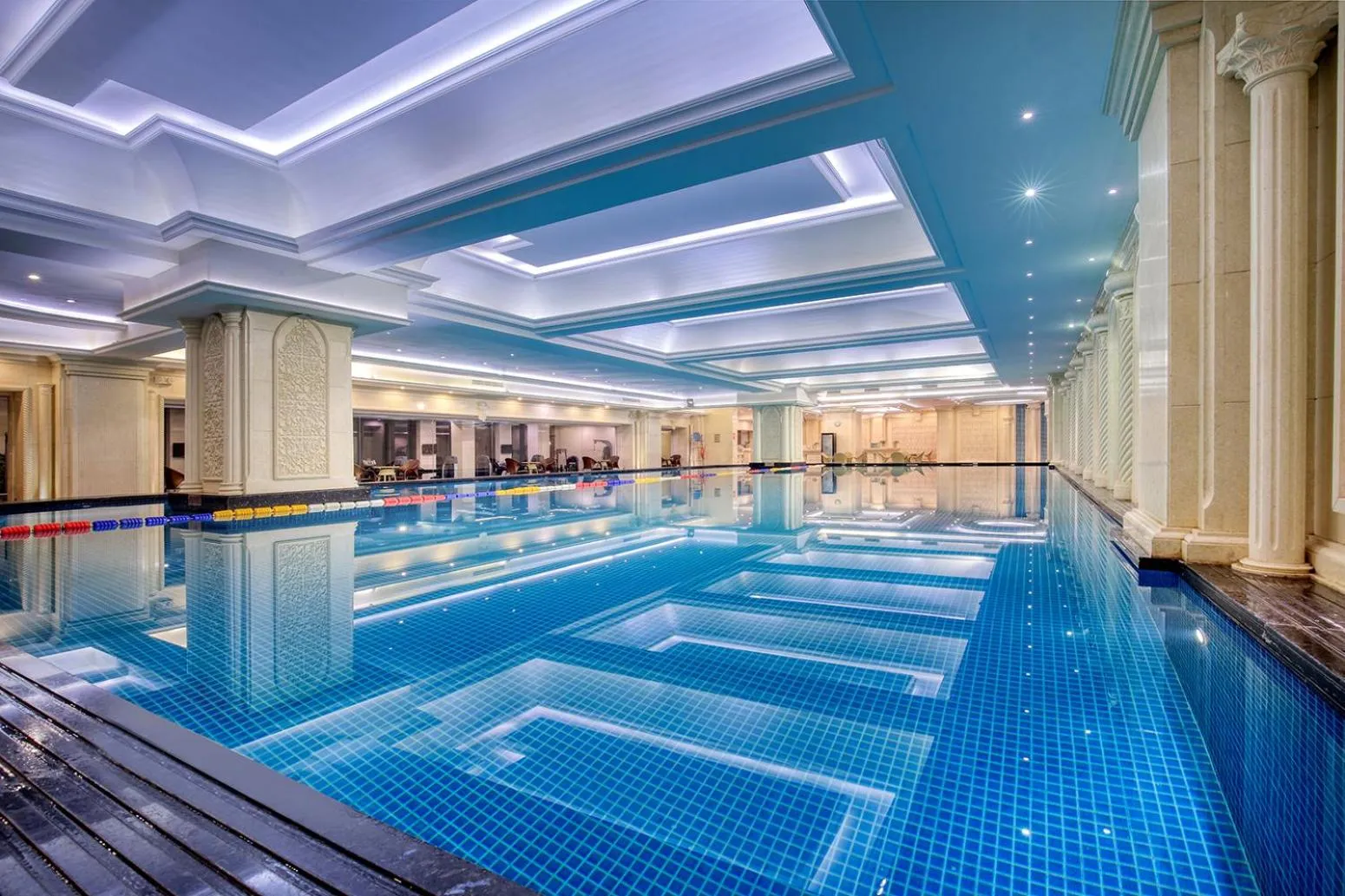 Swimming pool in Grand Bravo Guilin