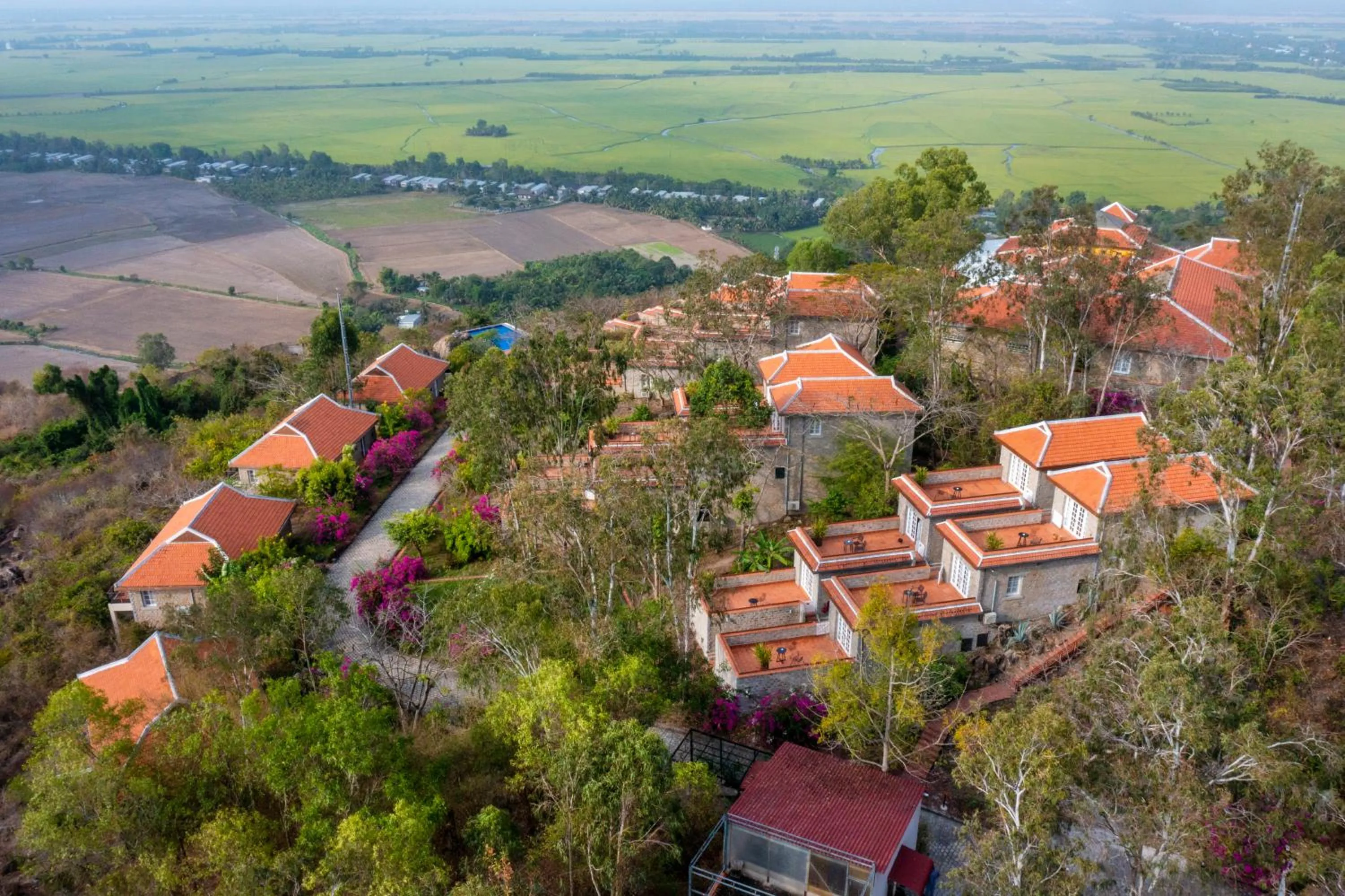 Property building in Victoria Nui Sam Lodge