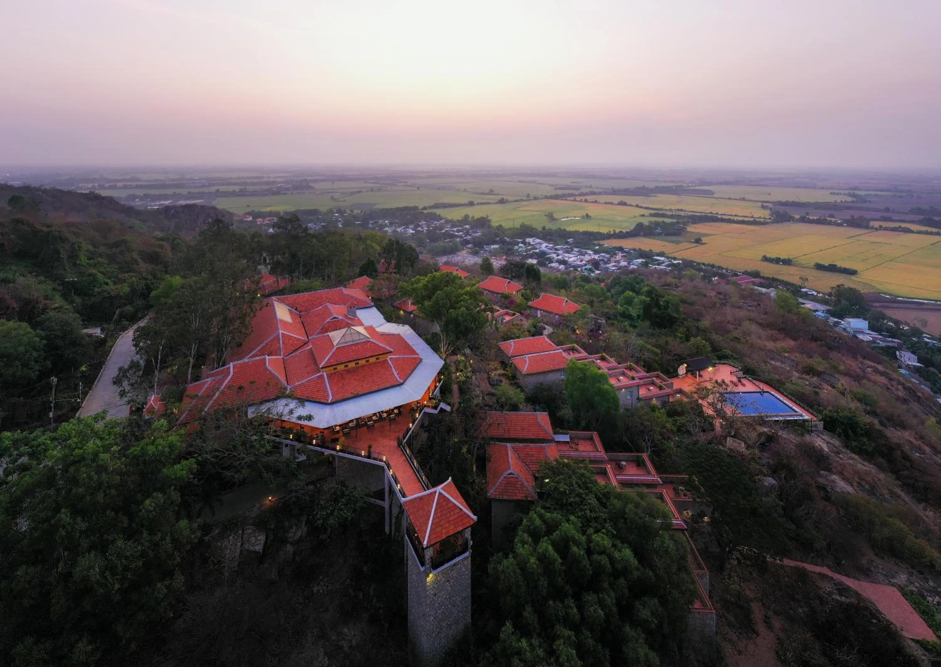 Property building in Victoria Nui Sam Lodge