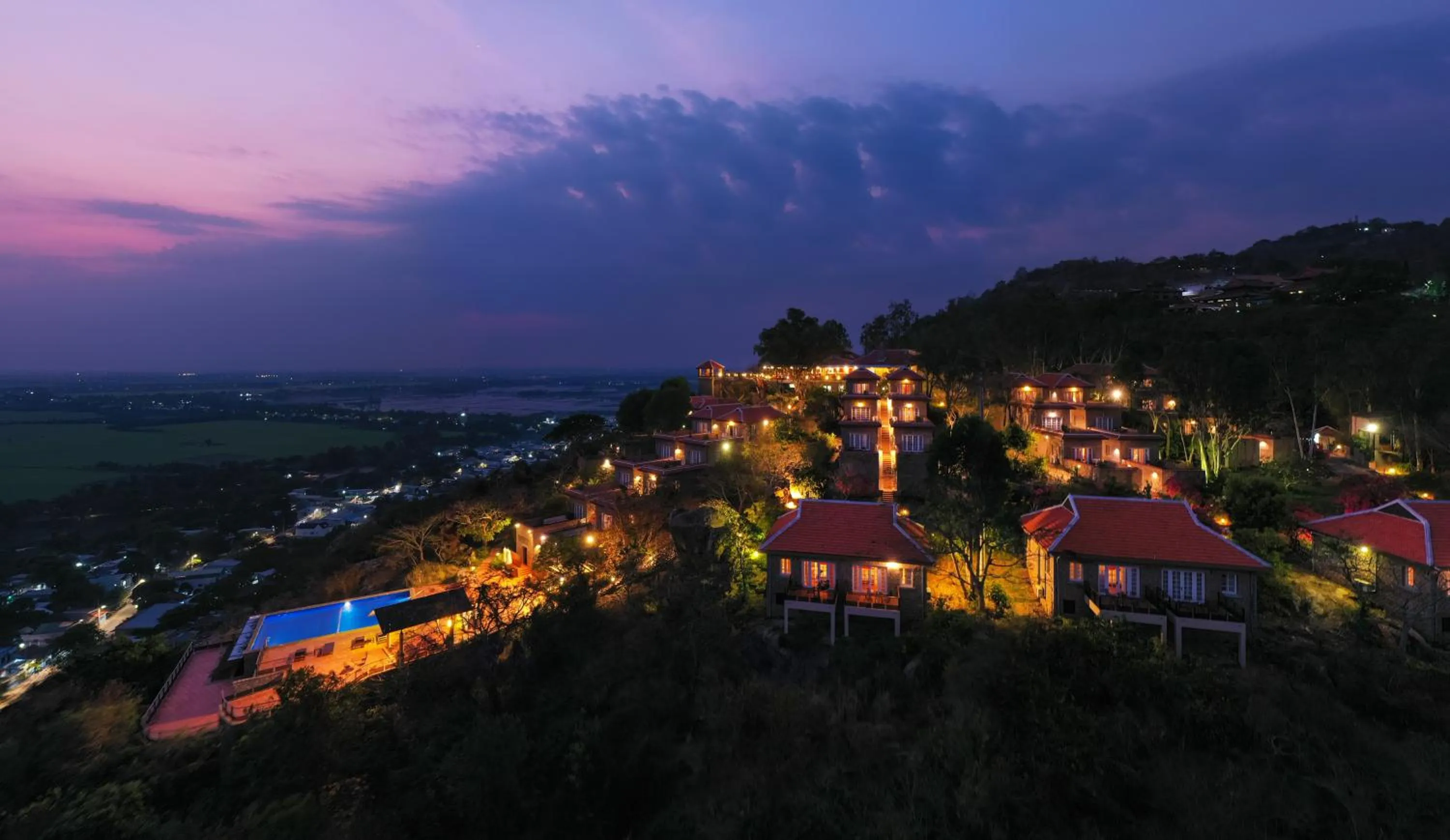 Night in Victoria Nui Sam Lodge