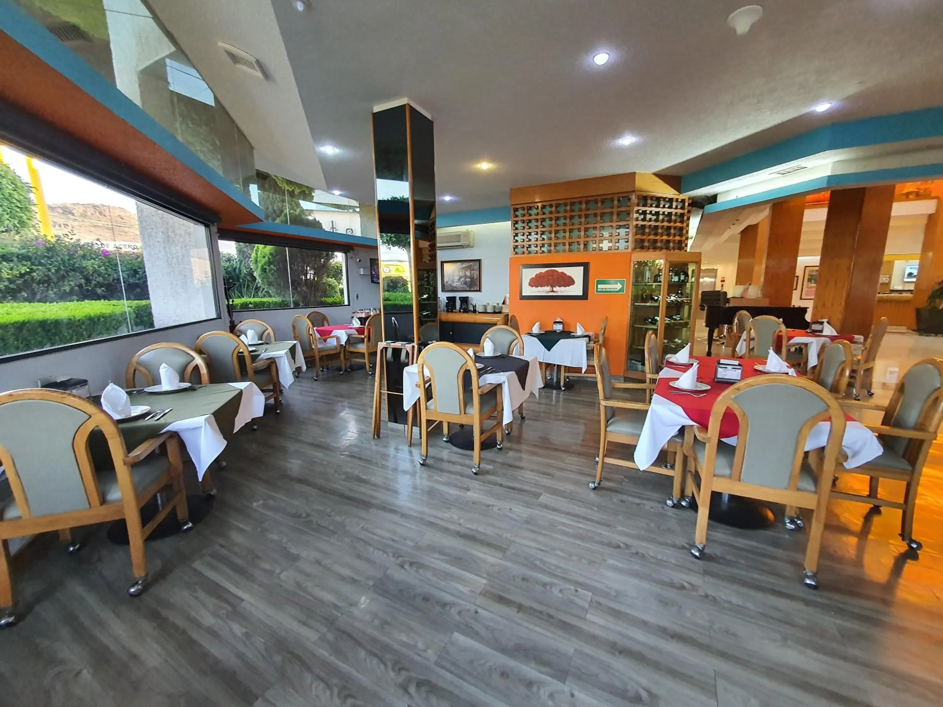 Restaurant/places to eat in Hotel Alcampo