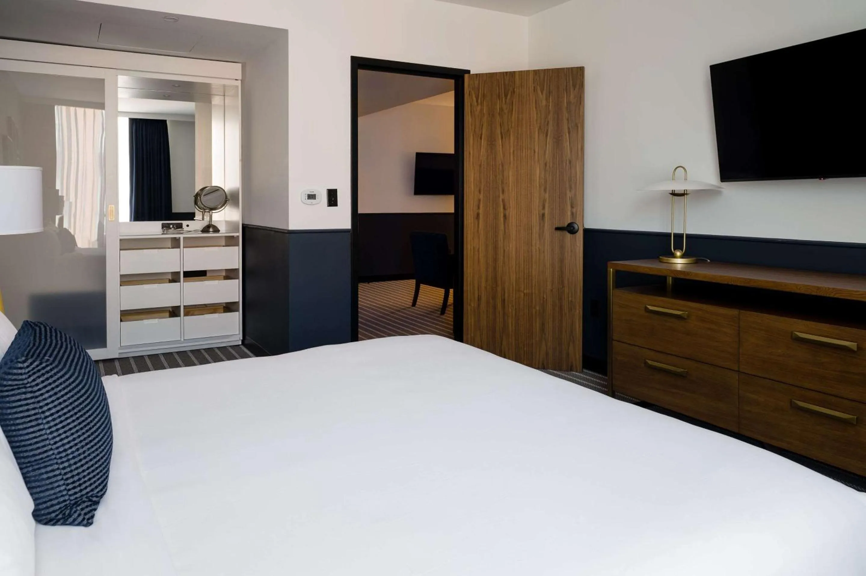 Bedroom, Bed in Cambria Hotel Boston Somerville