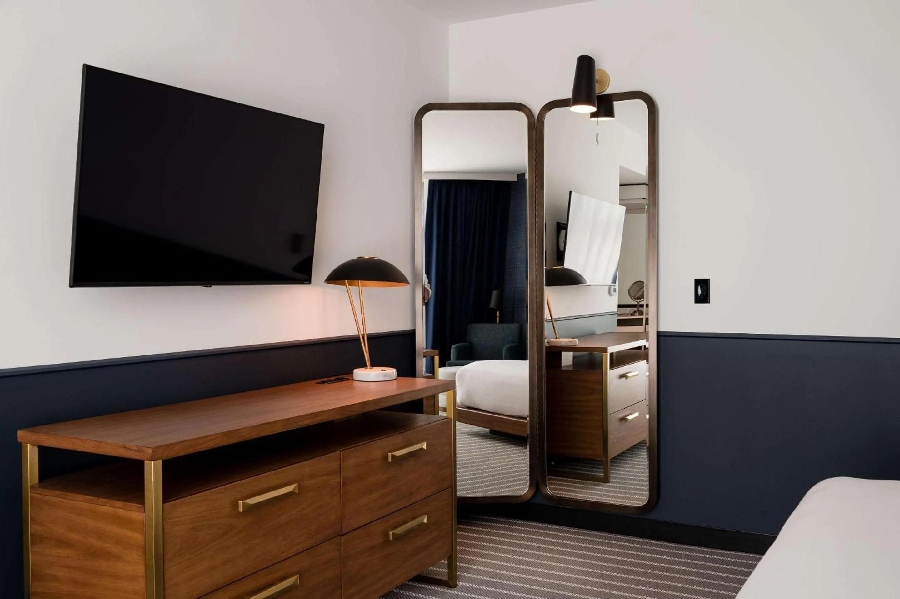 Bedroom, Bed in Cambria Hotel Boston Somerville