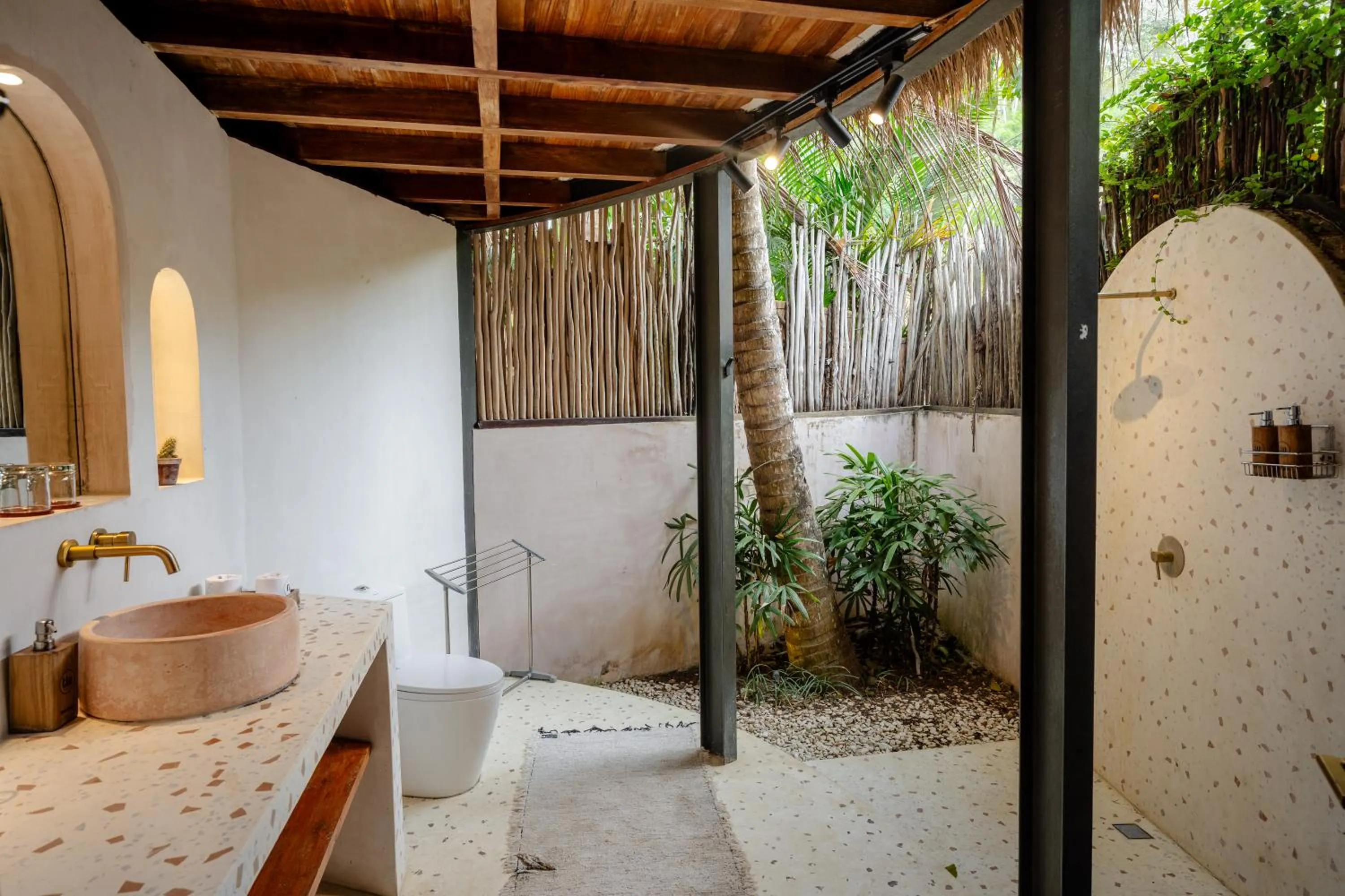 Shower in Tiu Oasis Lombok