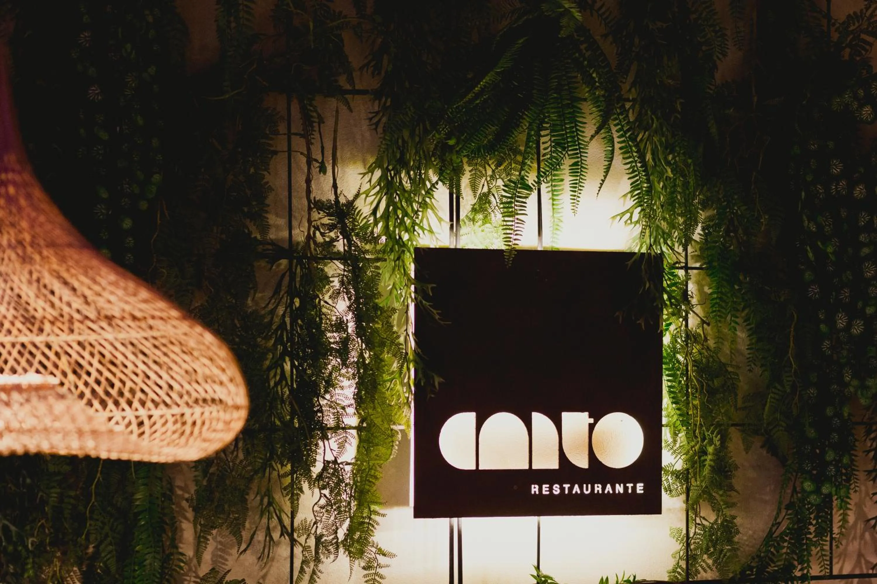 Restaurant/places to eat in Canto Hotel