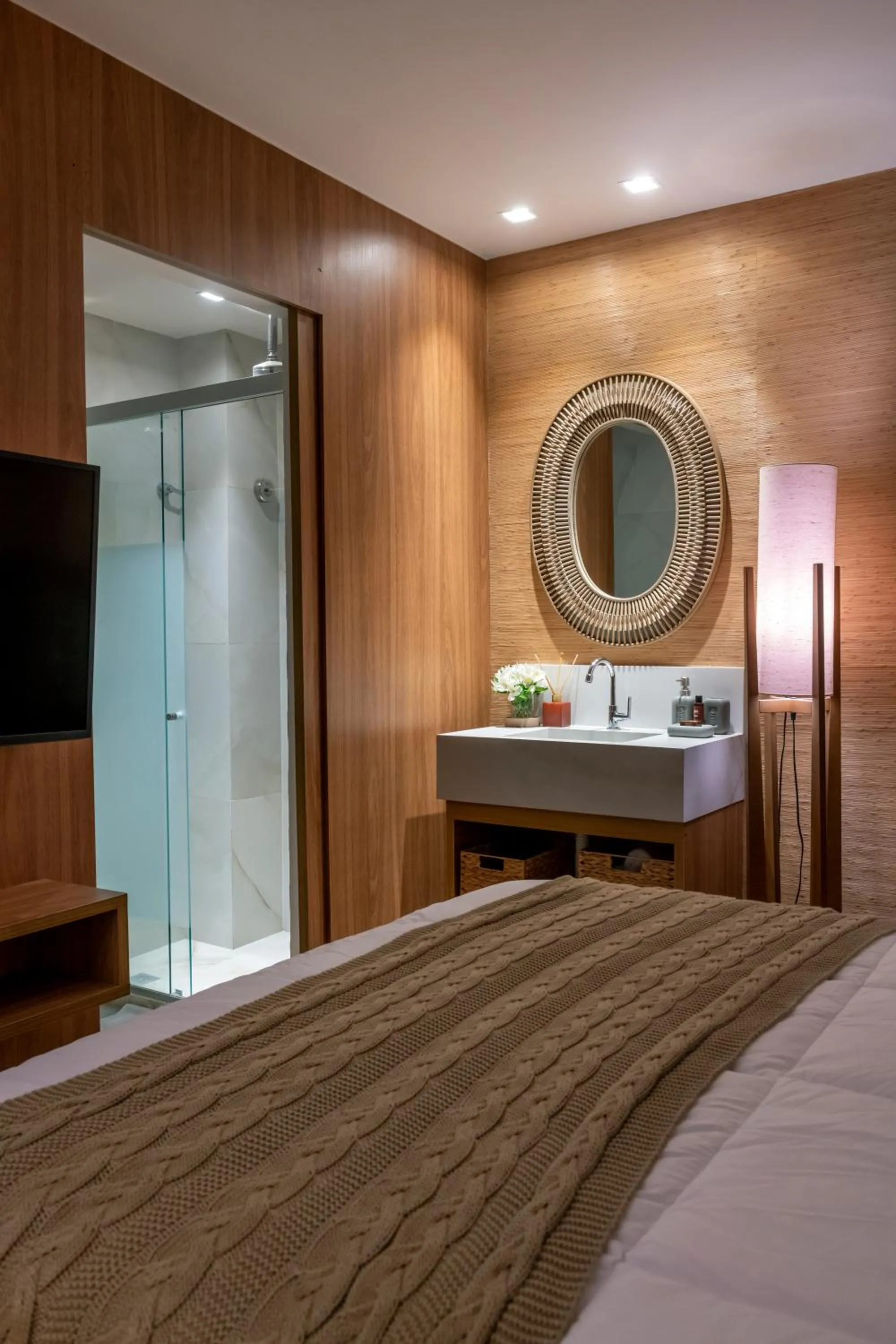 Bathroom, Bed in Canto Hotel