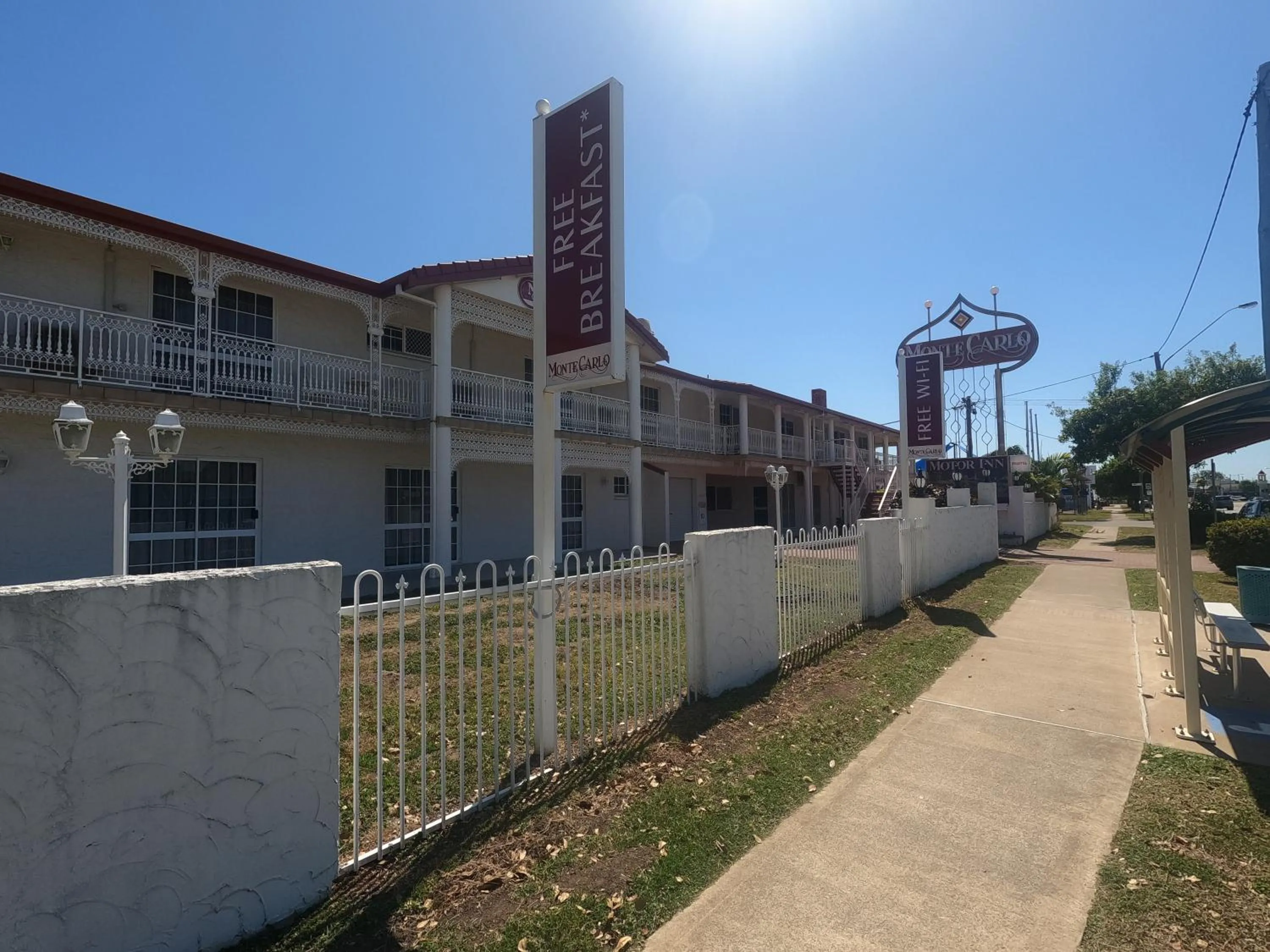 Property building in Monte Carlo Motor Inn