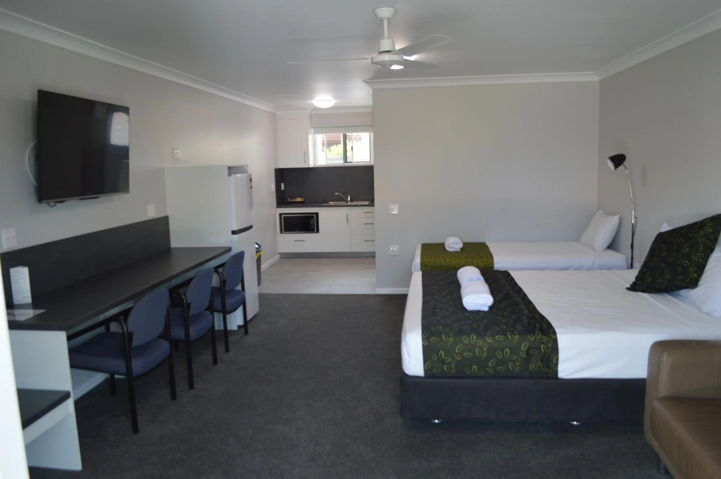 Bedroom, Bed in Monte Carlo Motor Inn