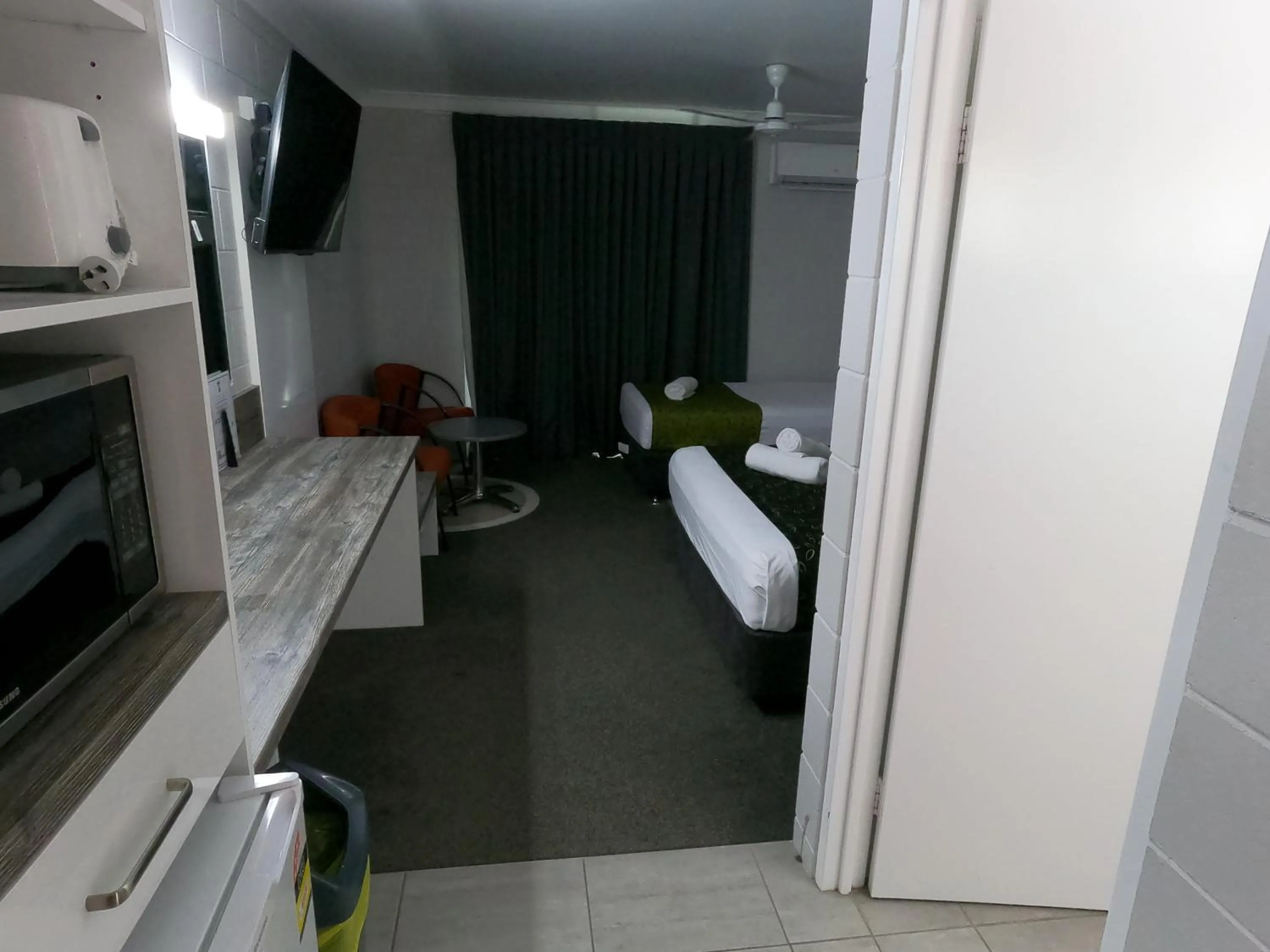 Bedroom in Monte Carlo Motor Inn